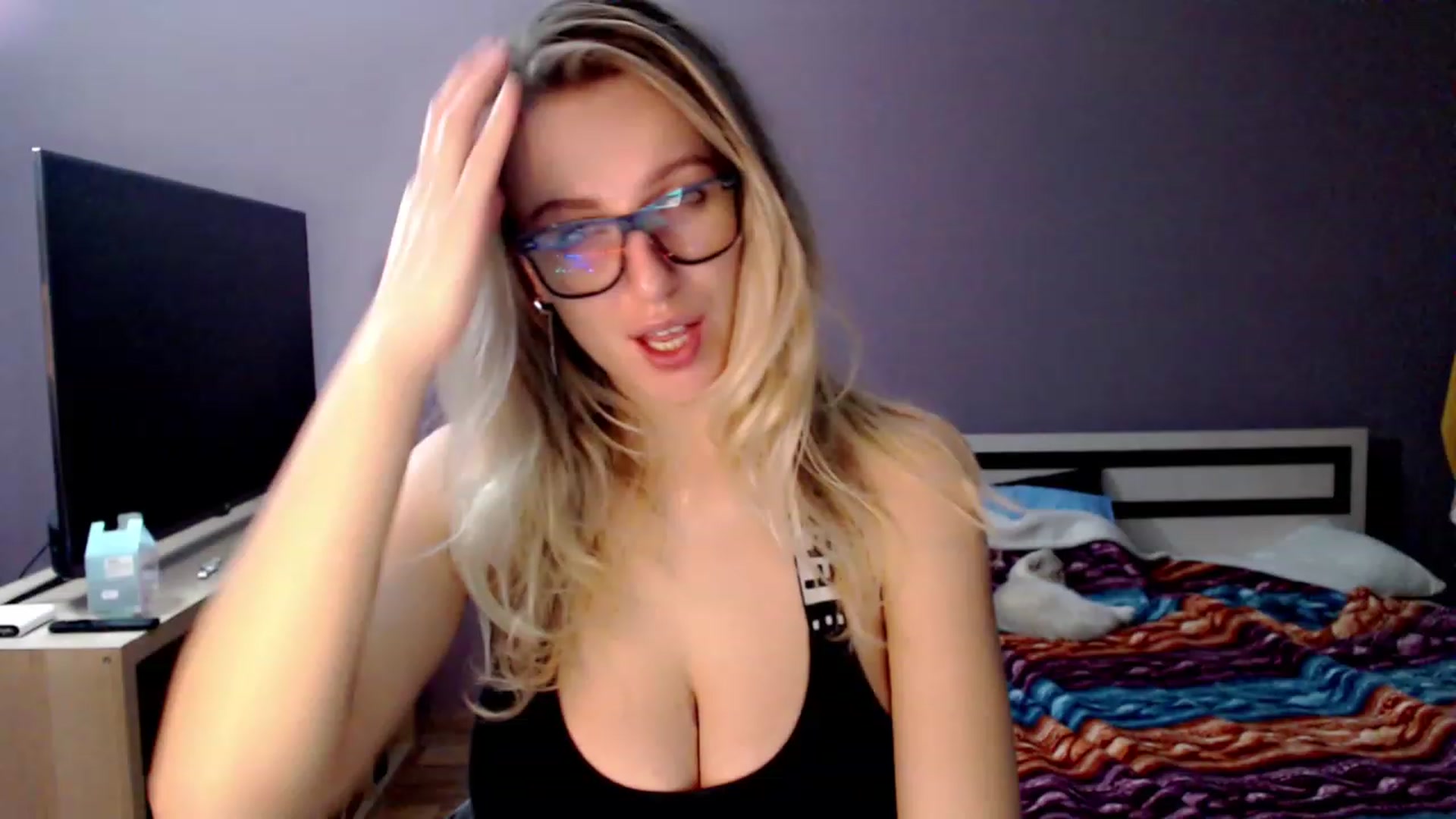 Gallery image thumbnail from VivicaCoke's myfreecams stream on, 01/08/2023, 19:52 image 15 of 20