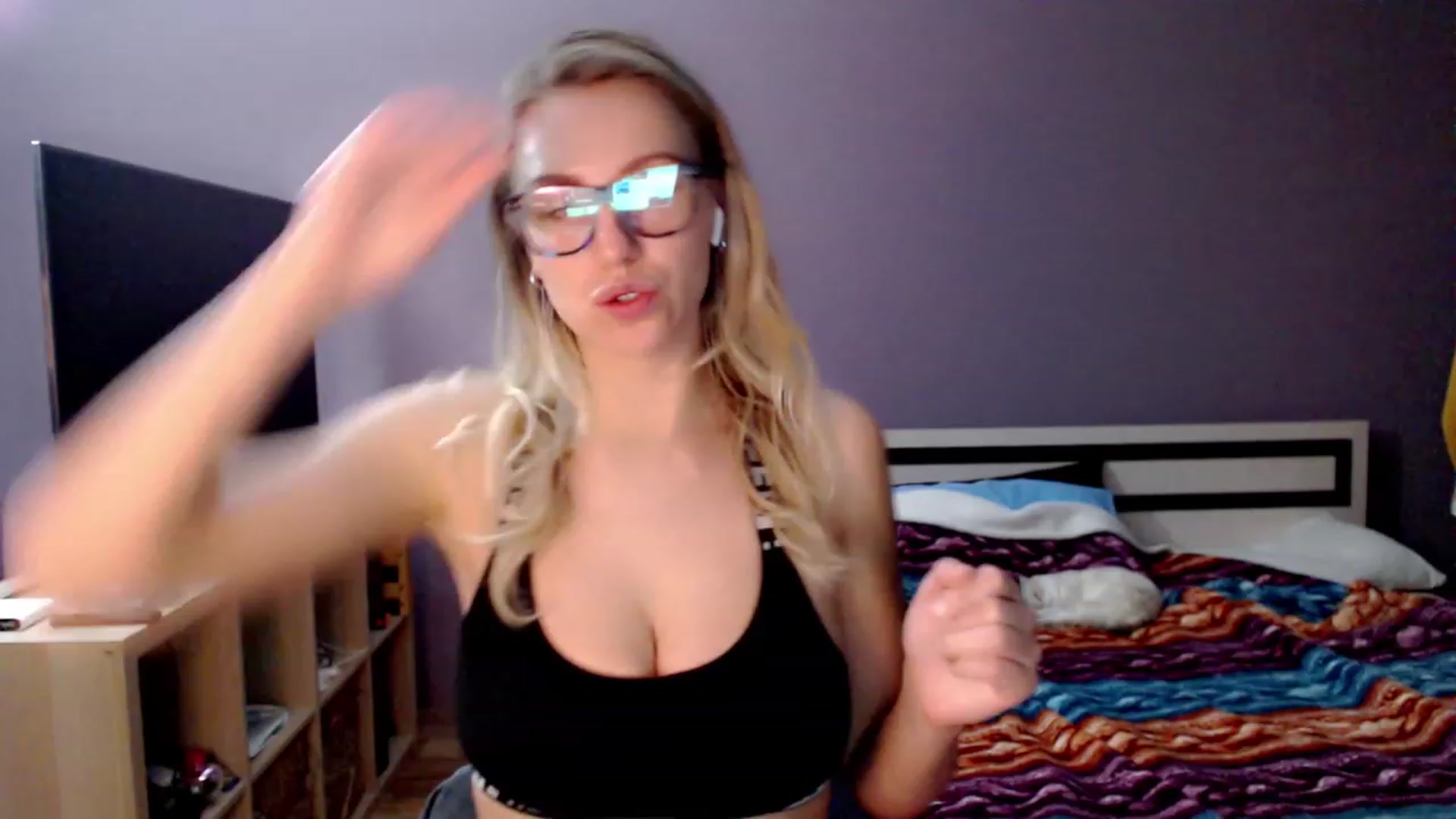 Gallery image thumbnail from VivicaCoke's myfreecams stream on, 01/08/2023, 19:52 image 7 of 20