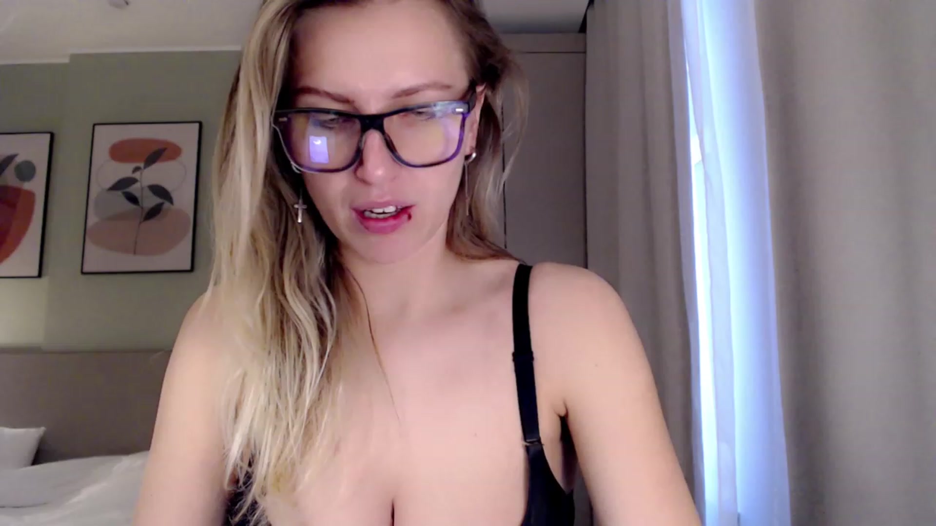 Gallery image thumbnail from VivicaCoke's myfreecams stream on, 02/04/2023, 12:32 image 10 of 20