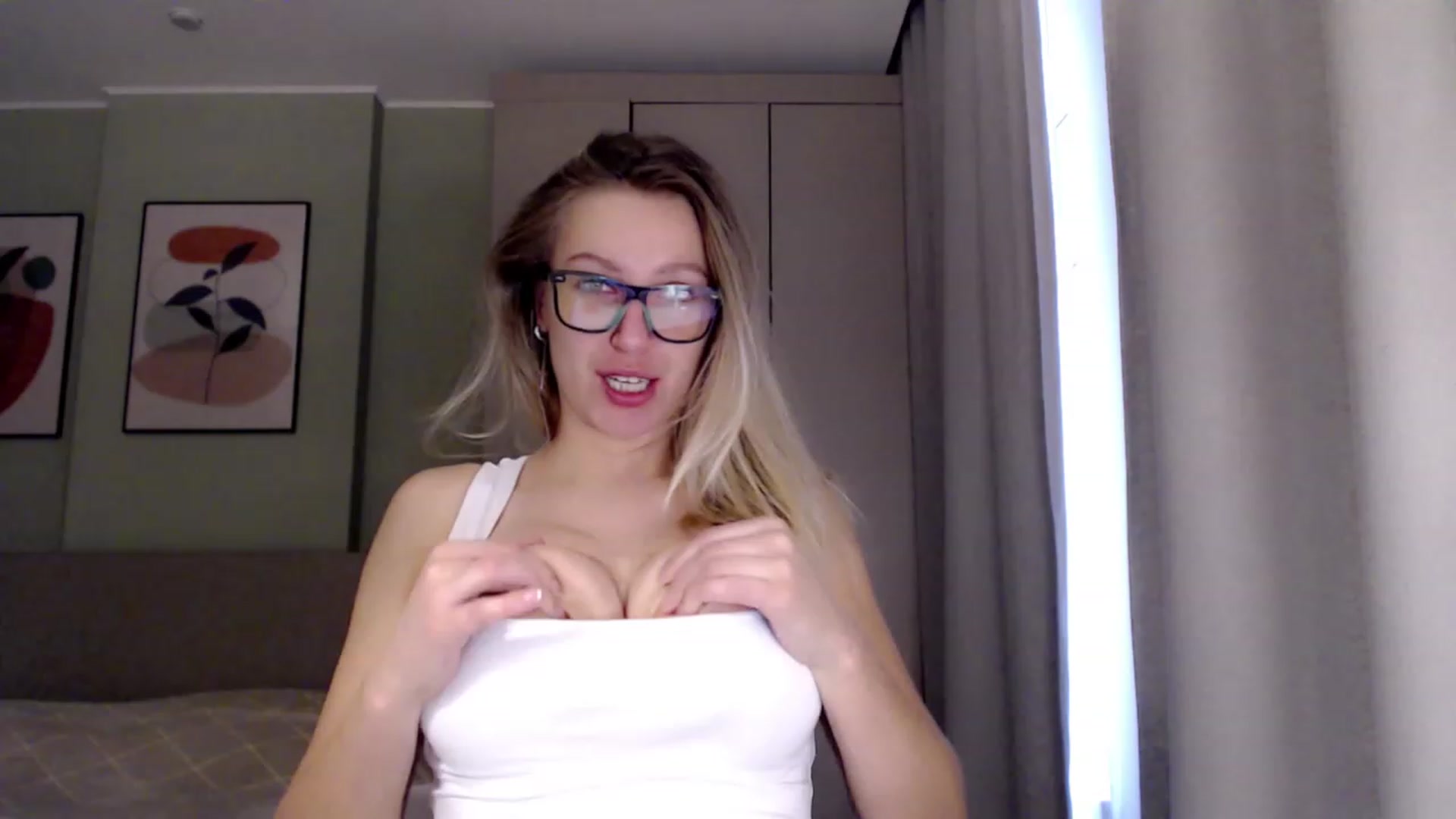 Gallery image thumbnail from VivicaCoke's myfreecams stream on, 02/18/2023, 13:04 image 13 of 20