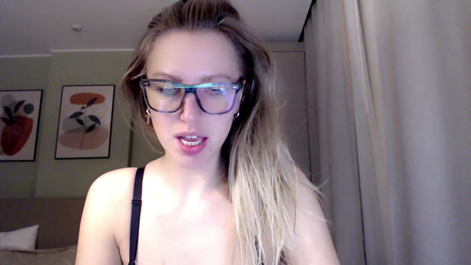Gallery image thumbnail from VivicaCoke's myfreecams stream on, 02/18/2023, 20:04 image 17 of 20