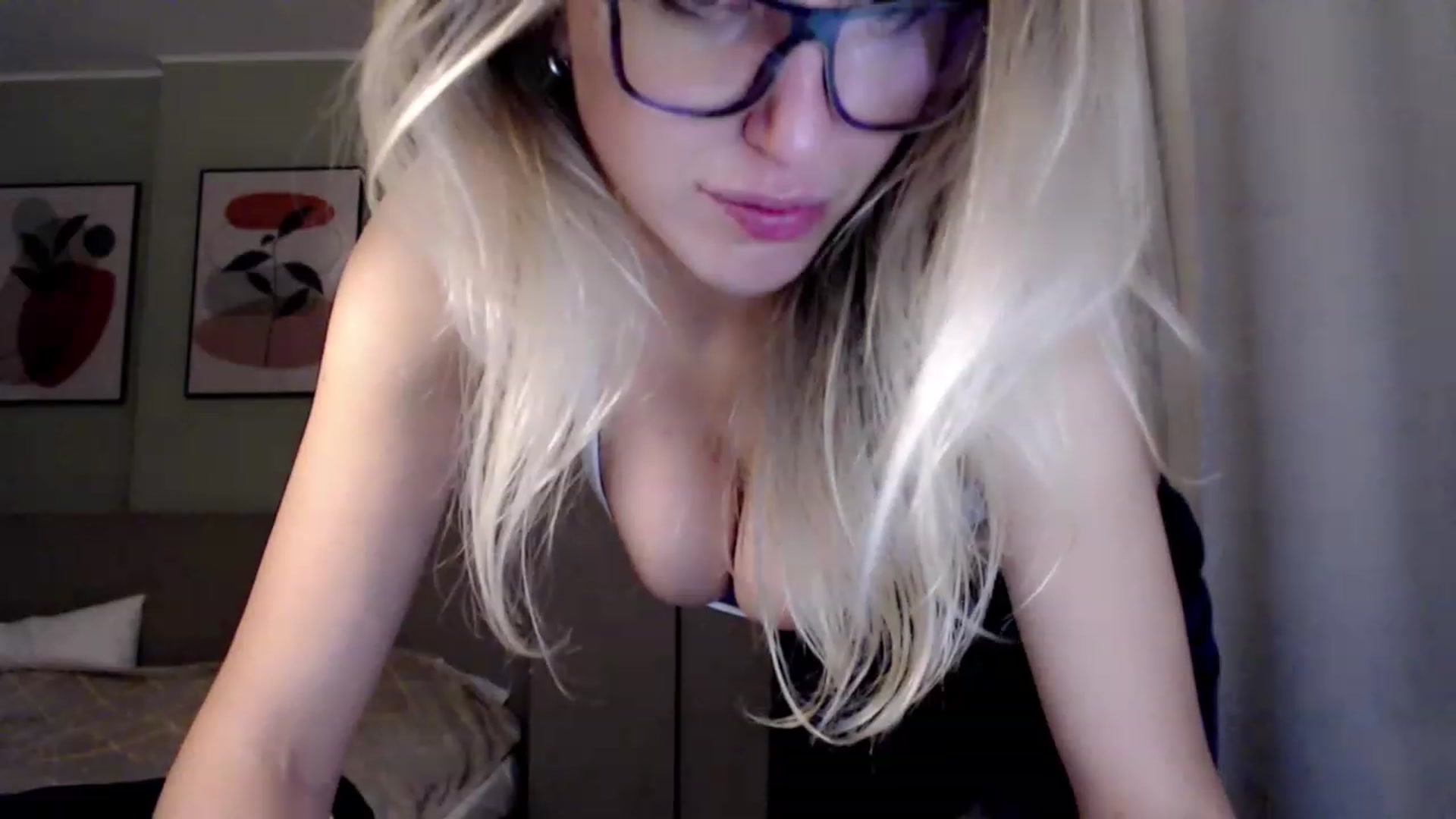 Gallery image thumbnail from VivicaCoke's myfreecams stream on, 02/18/2023, 20:04 image 7 of 20