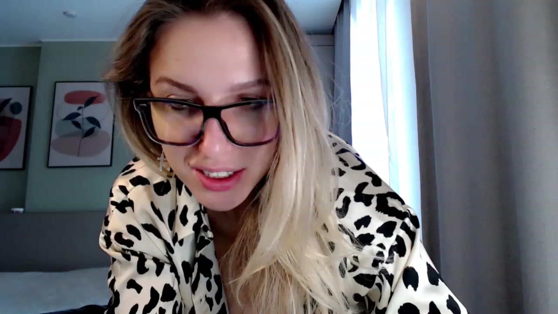 Gallery image thumbnail from VivicaCoke's myfreecams stream on, 03/08/2023, 09:31 image 1 of 20