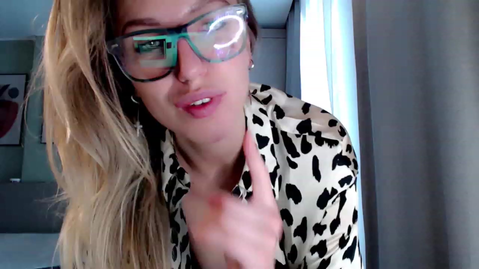 Gallery image thumbnail from VivicaCoke's myfreecams stream on, 03/08/2023, 09:31 image 3 of 20