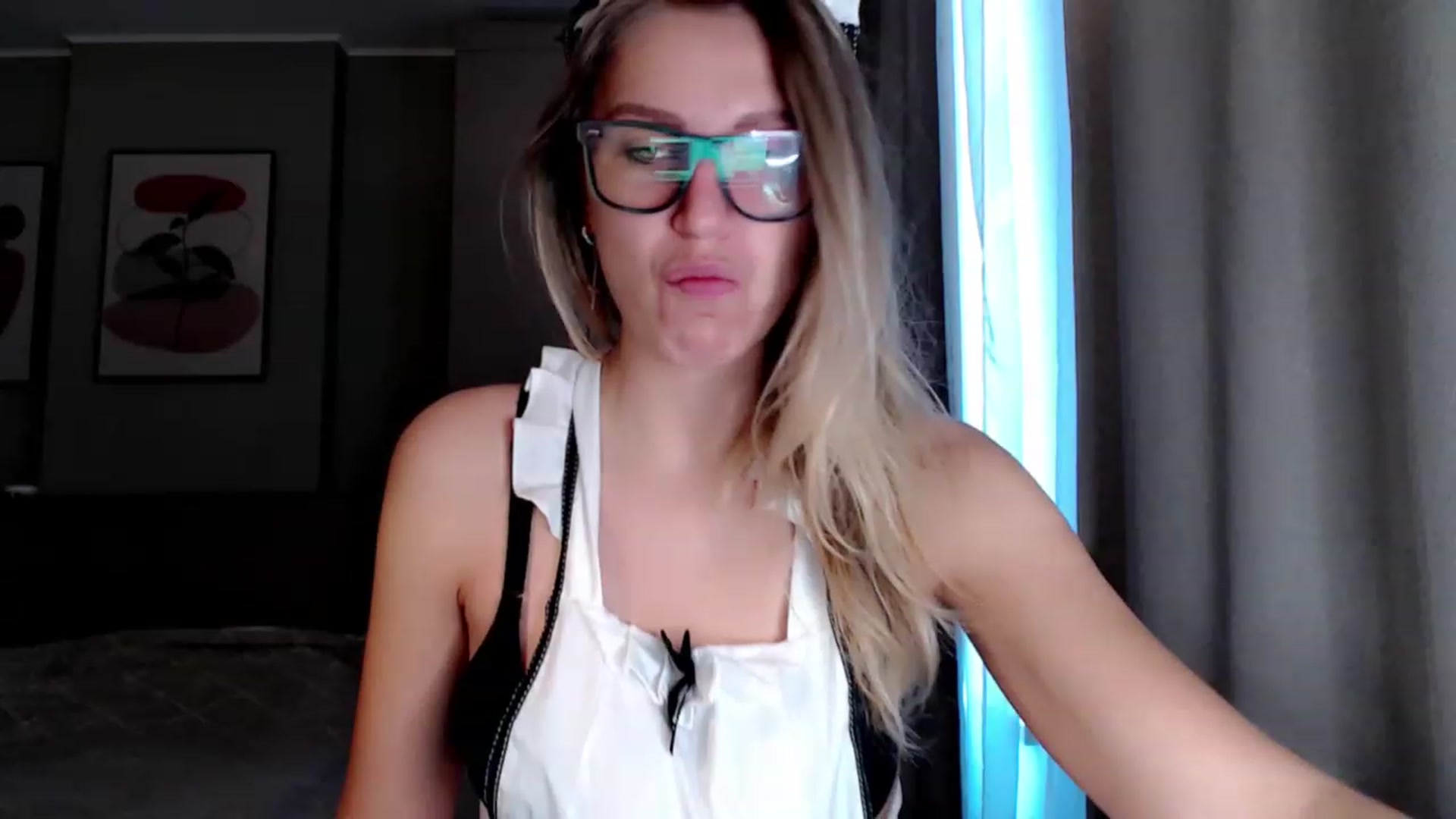 Gallery image thumbnail from VivicaCoke's myfreecams stream on, 03/10/2023, 11:59 image 19 of 20