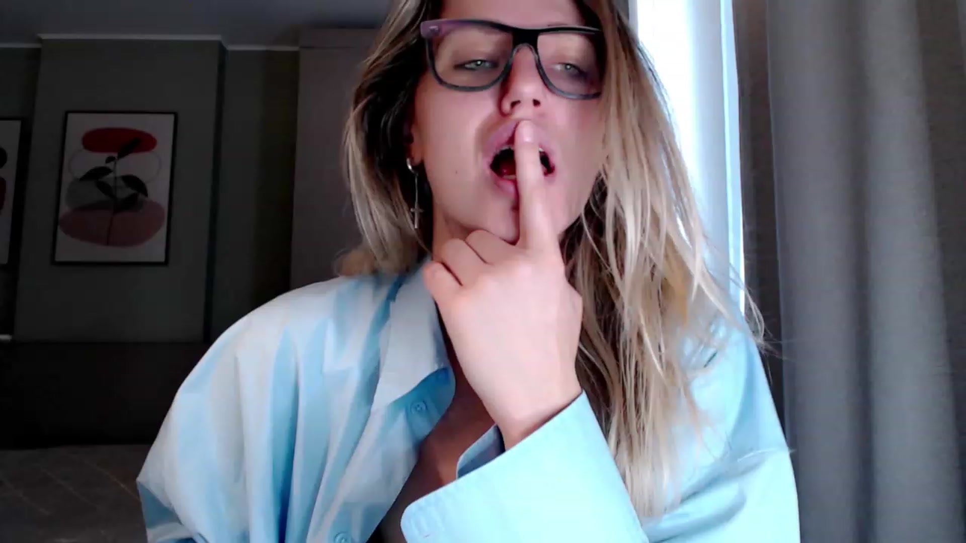 Gallery image thumbnail from VivicaCoke's myfreecams stream on, 03/11/2023, 11:40 image 17 of 20