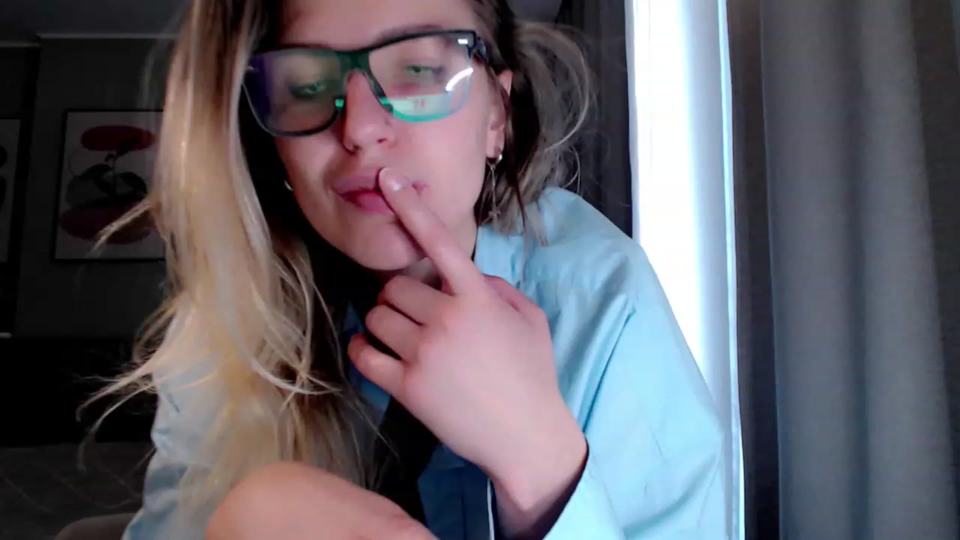 Gallery image thumbnail from VivicaCoke's myfreecams stream on, 03/11/2023, 11:40 image 14 of 20