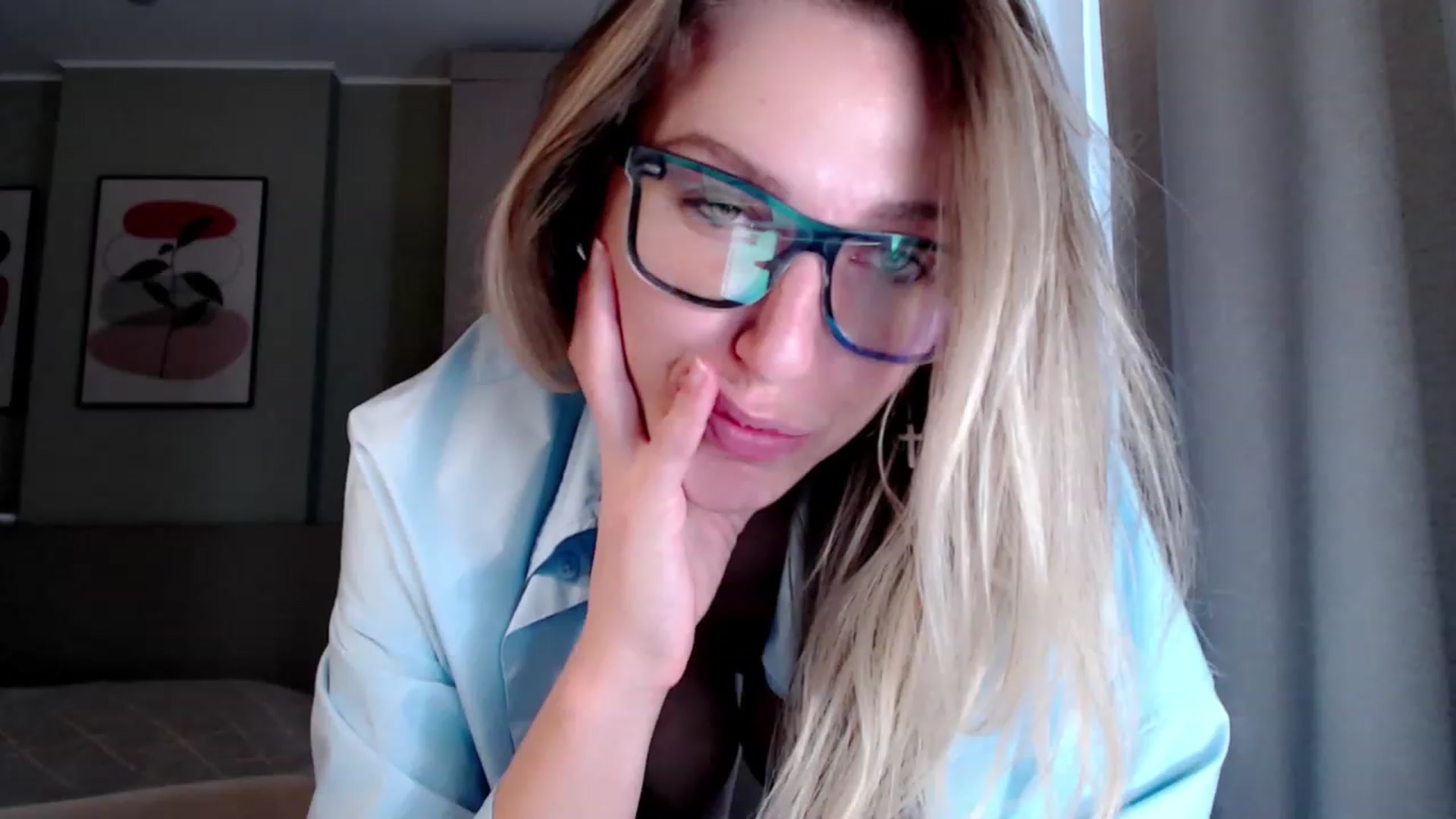Gallery image thumbnail from VivicaCoke's myfreecams stream on, 03/11/2023, 11:40 image 6 of 20