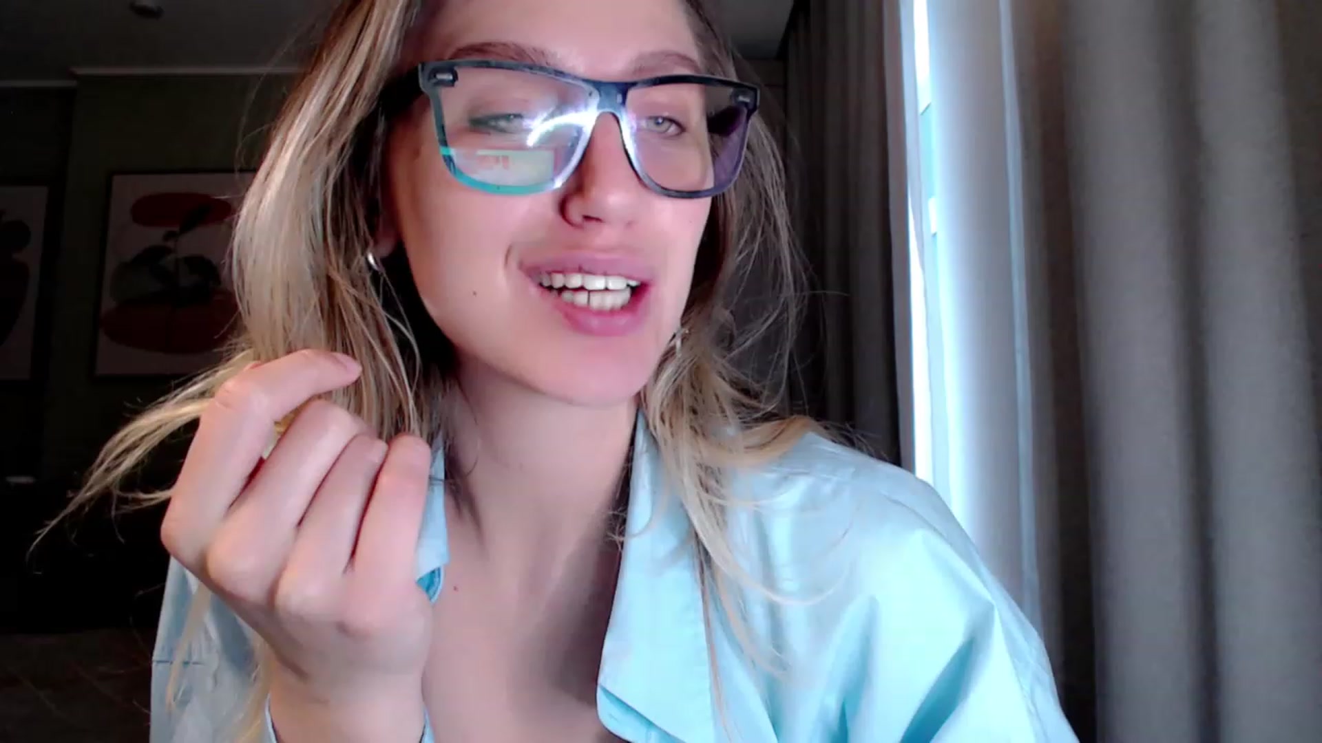Gallery image thumbnail from VivicaCoke's myfreecams stream on, 03/11/2023, 13:39 image 14 of 20
