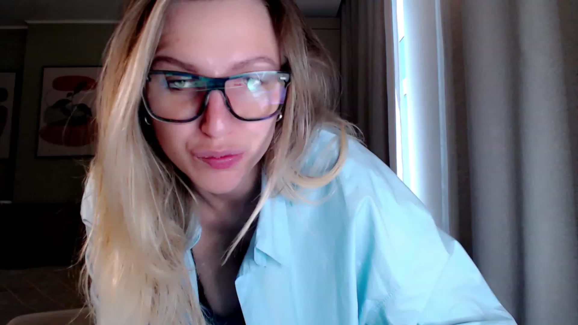 Gallery image thumbnail from VivicaCoke's myfreecams stream on, 03/11/2023, 13:39 image 2 of 20