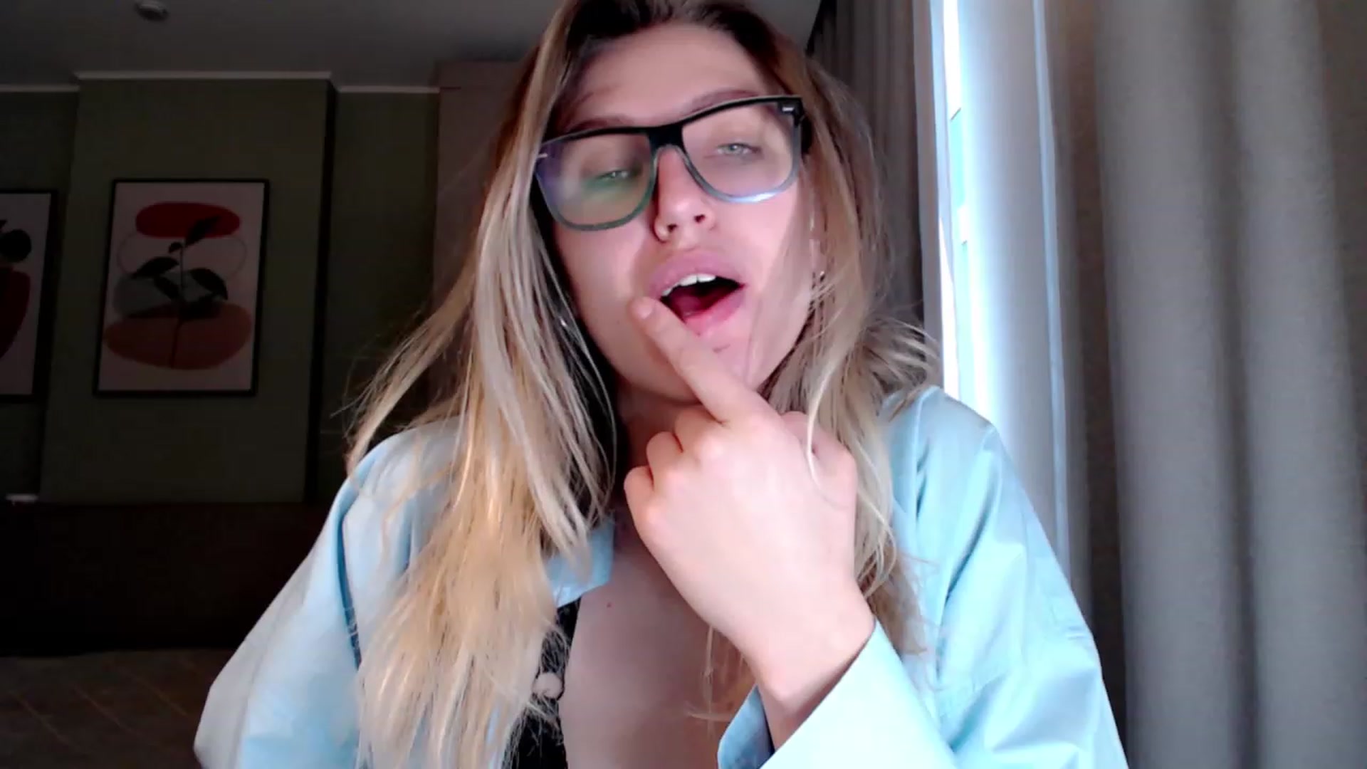 Gallery image thumbnail from VivicaCoke's myfreecams stream on, 03/11/2023, 13:39 image 8 of 20