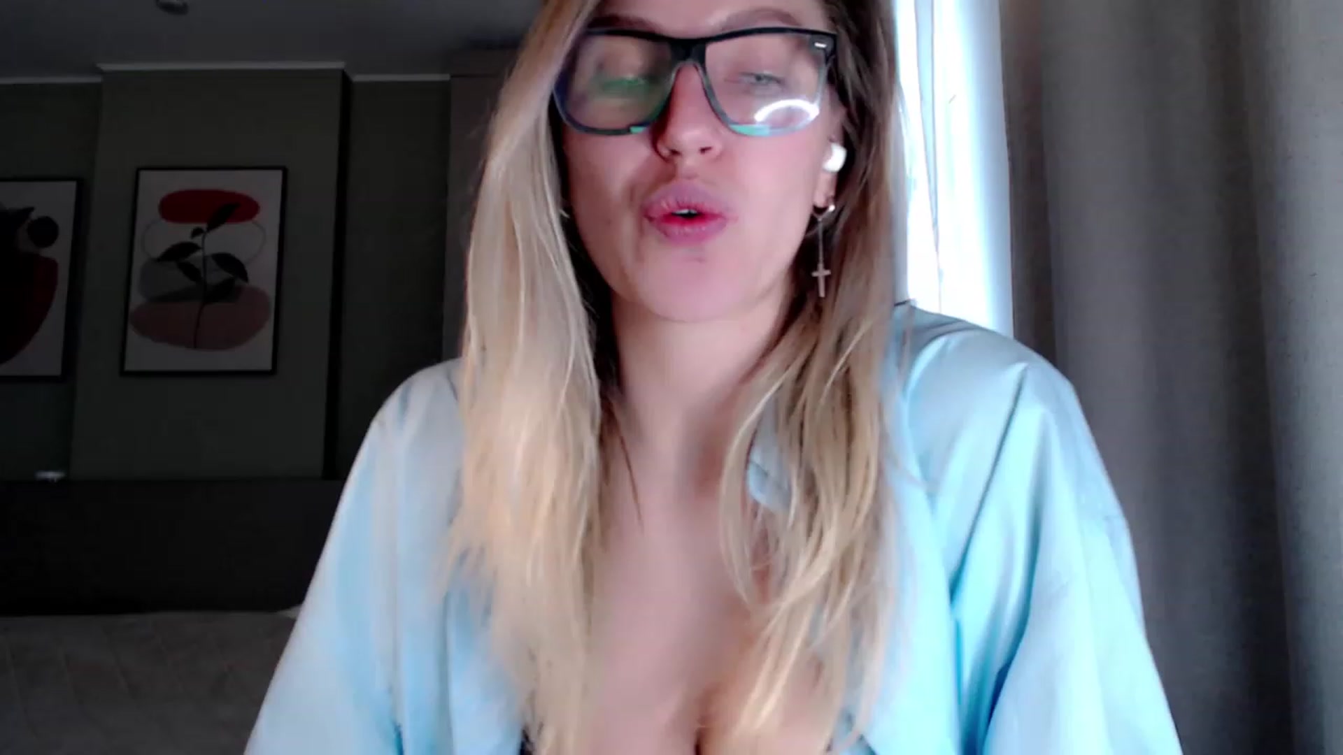 Gallery image thumbnail from VivicaCoke's myfreecams stream on, 03/18/2023, 11:33 image 15 of 20