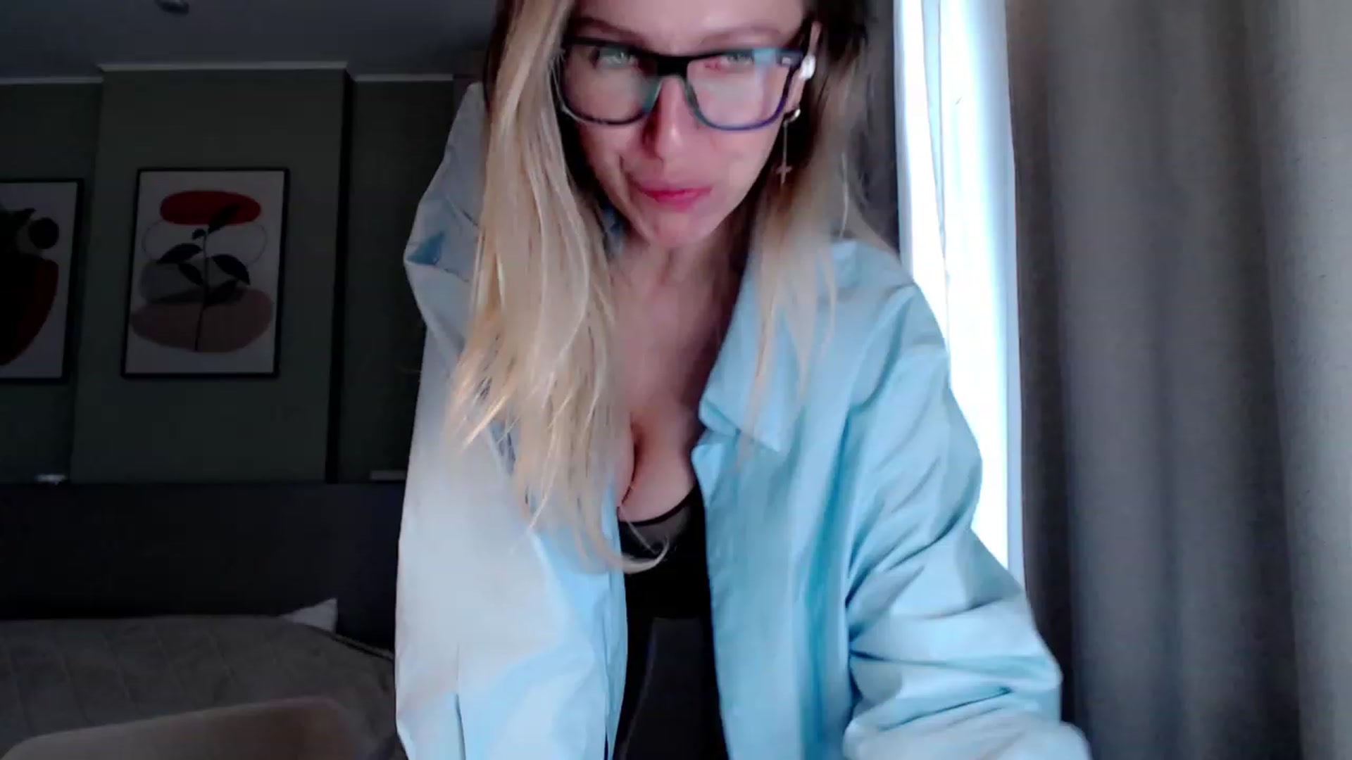 Gallery image thumbnail from VivicaCoke's myfreecams stream on, 03/18/2023, 11:33 image 8 of 20