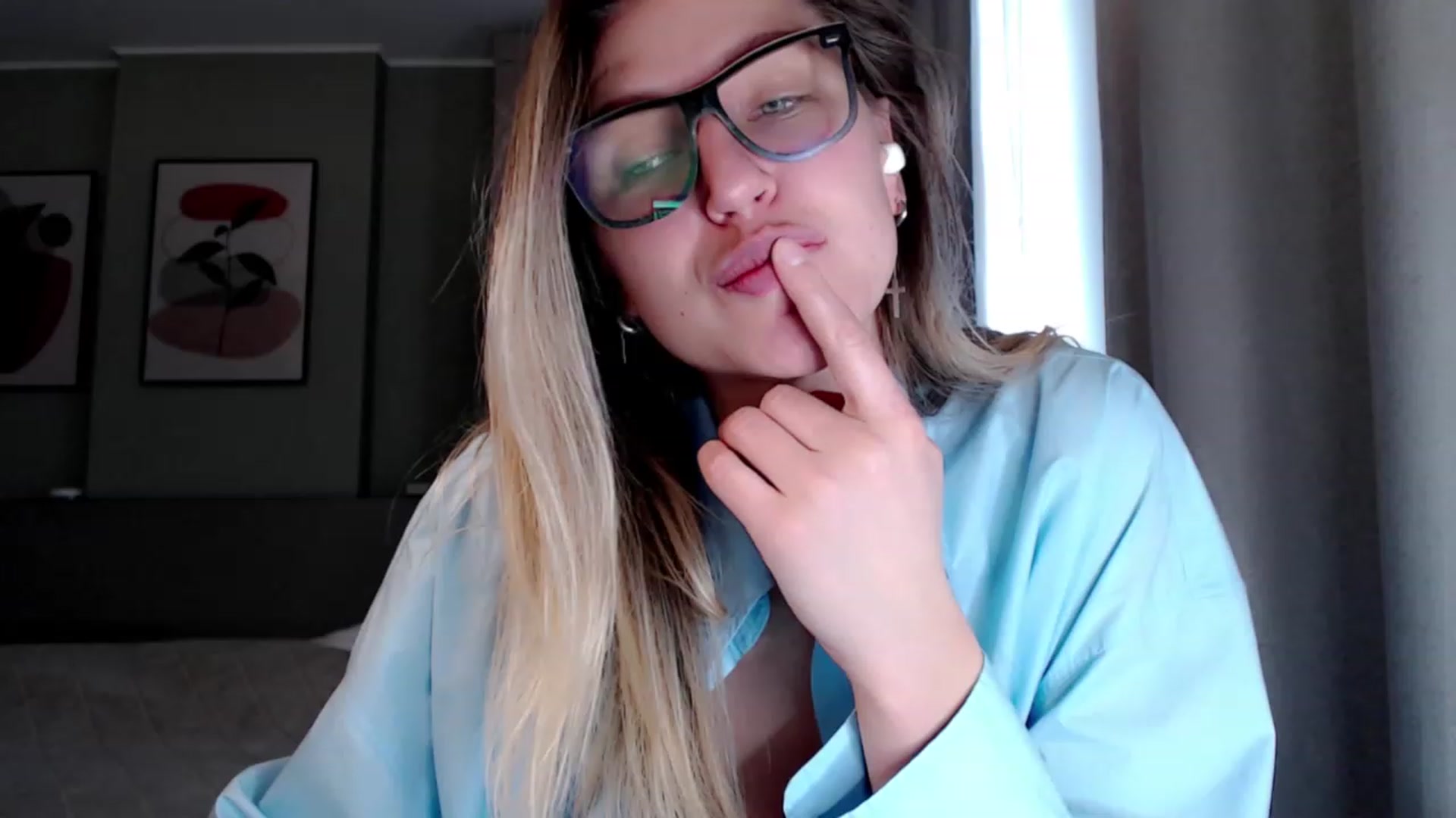 Gallery image thumbnail from VivicaCoke's myfreecams stream on, 03/18/2023, 12:42 image 15 of 20