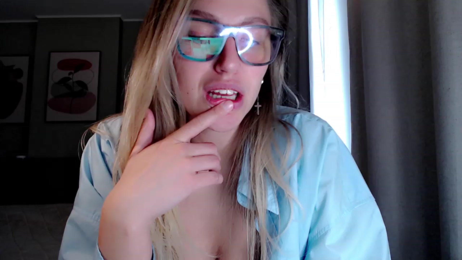 Gallery image thumbnail from VivicaCoke's myfreecams stream on, 03/18/2023, 12:42 image 10 of 20