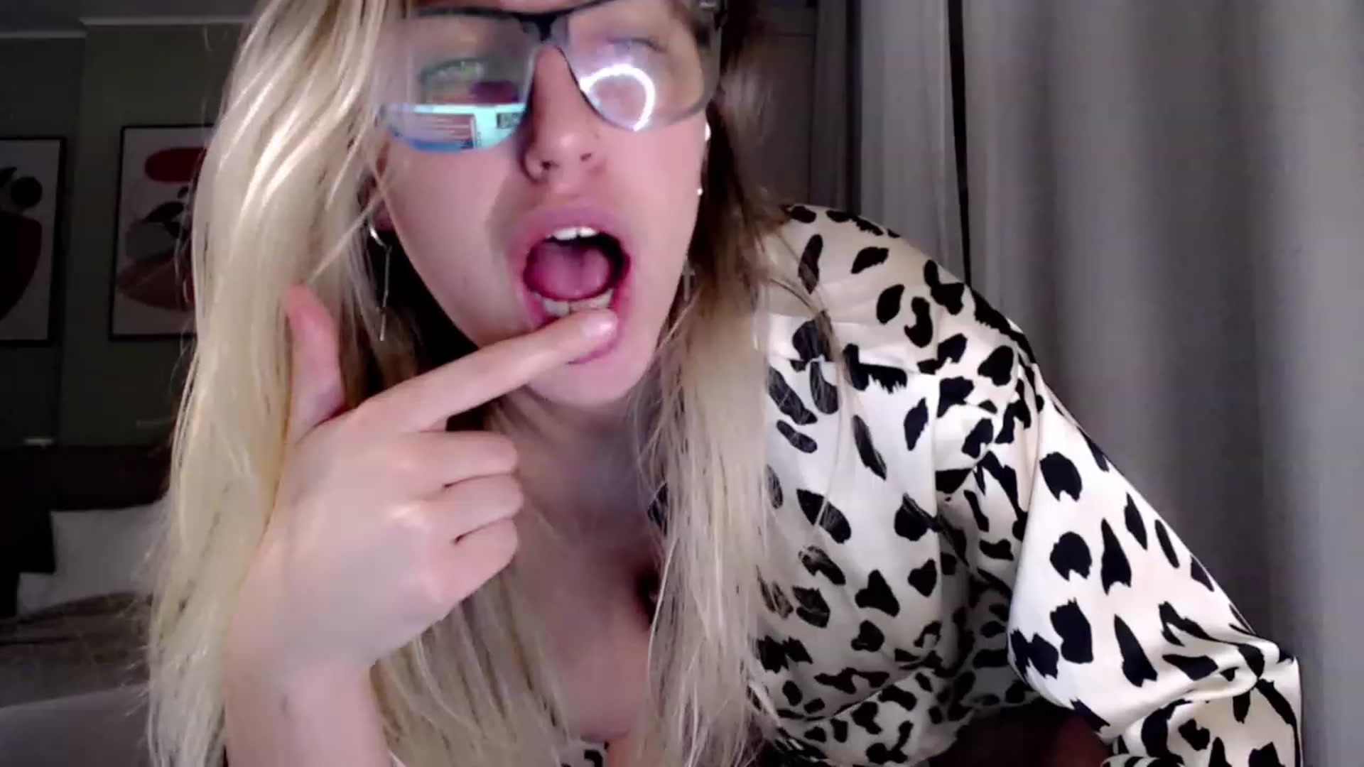 Gallery image thumbnail from VivicaCoke's myfreecams stream on, 03/20/2023, 19:53 image 13 of 20