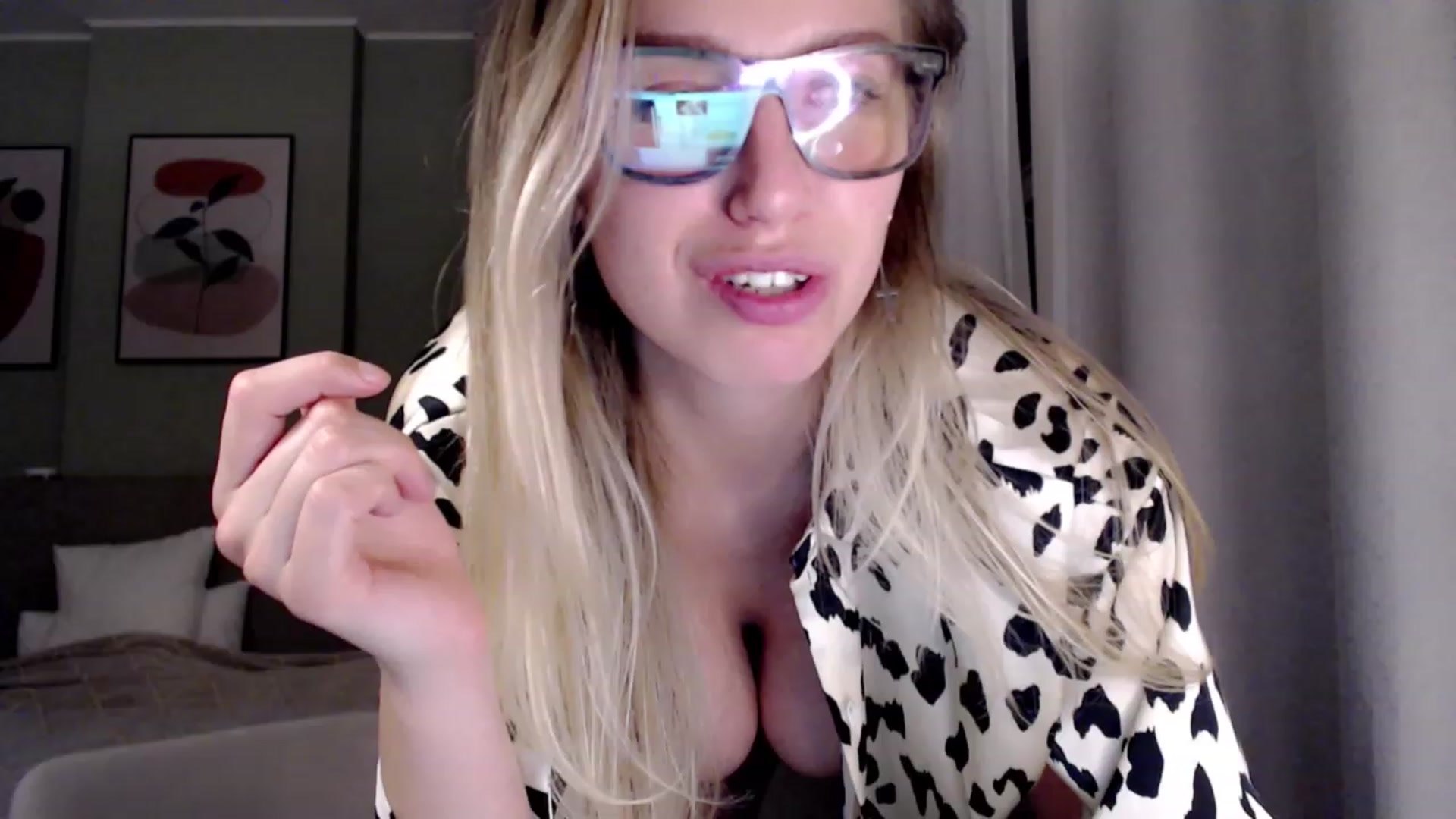 Gallery image thumbnail from VivicaCoke's myfreecams stream on, 03/20/2023, 19:53 image 5 of 20