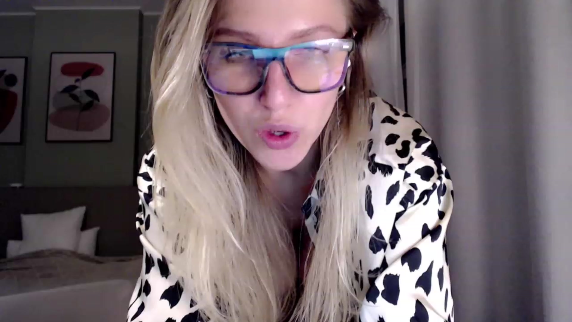 Gallery image thumbnail from VivicaCoke's myfreecams stream on, 03/20/2023, 19:53 image 14 of 20