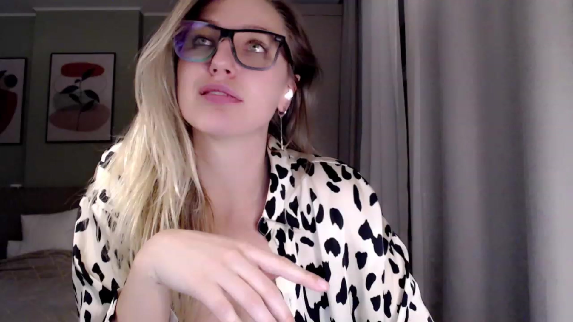 Gallery image thumbnail from VivicaCoke's myfreecams stream on, 03/20/2023, 19:53 image 11 of 20
