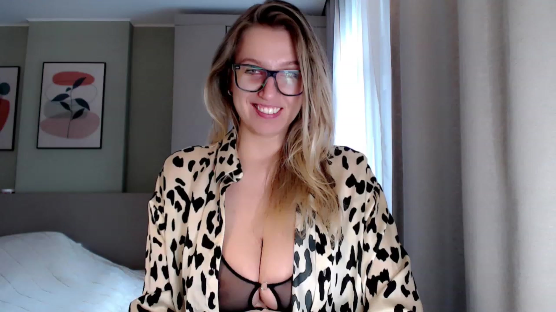 Gallery image thumbnail from VivicaCoke's myfreecams stream on, 03/26/2023, 12:08 image 7 of 20