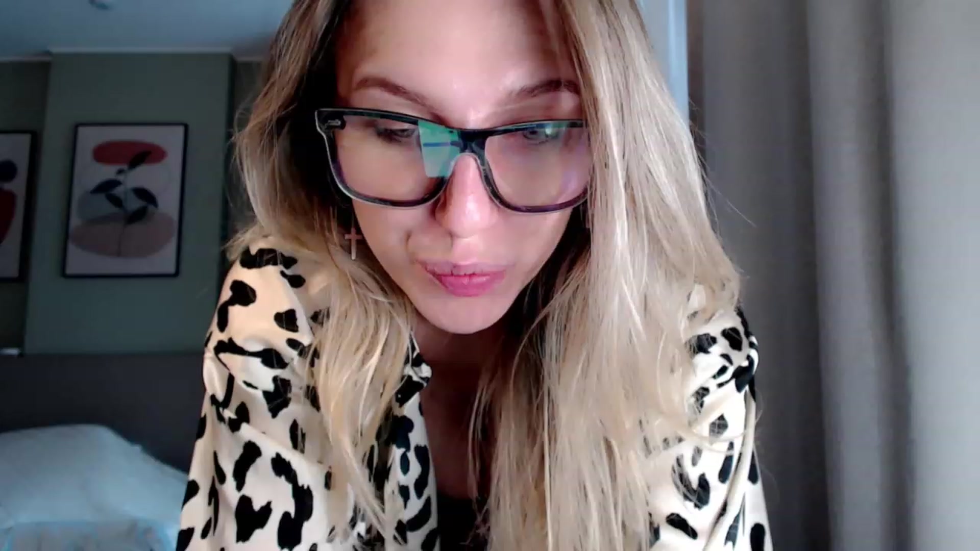 Gallery image thumbnail from VivicaCoke's myfreecams stream on, 03/26/2023, 12:08 image 1 of 20