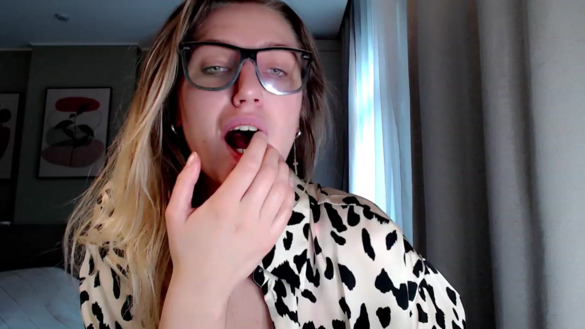 Gallery image thumbnail from VivicaCoke's myfreecams stream on, 03/26/2023, 12:25 image 8 of 20
