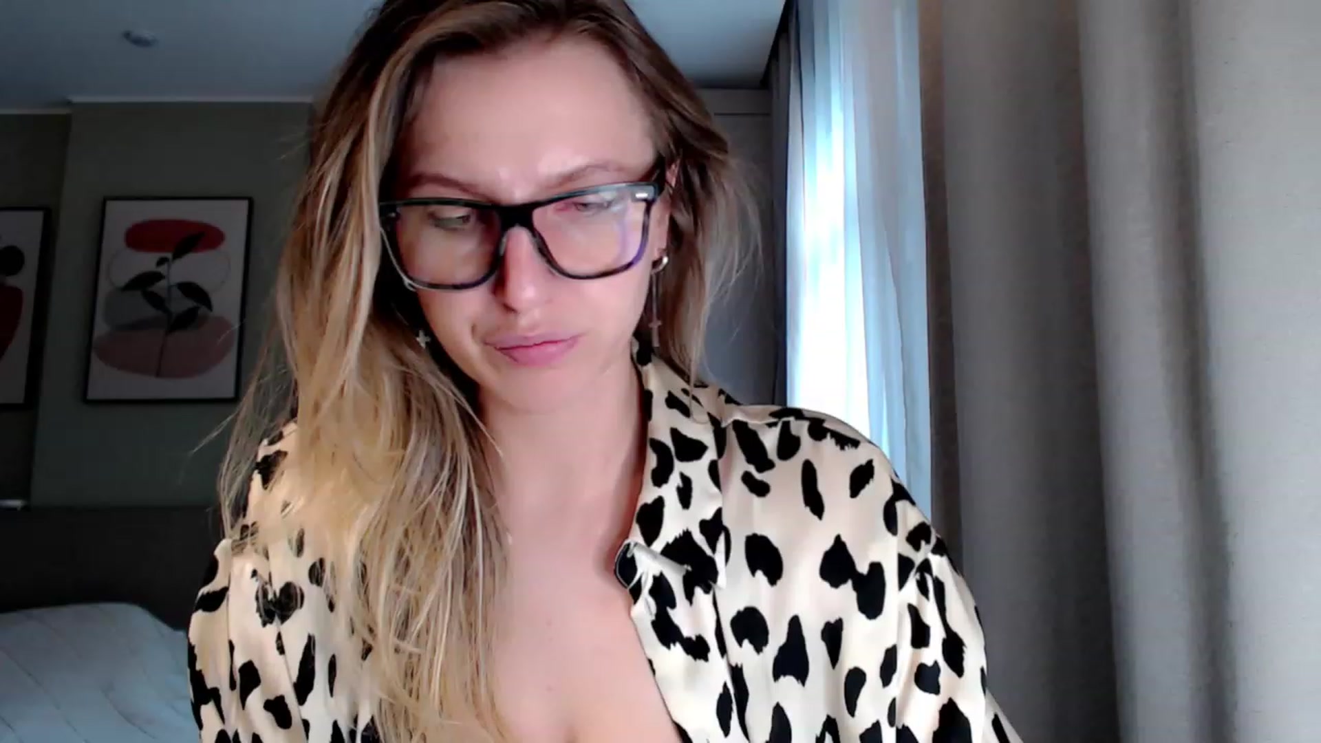 Gallery image thumbnail from VivicaCoke's myfreecams stream on, 03/26/2023, 12:25 image 7 of 20