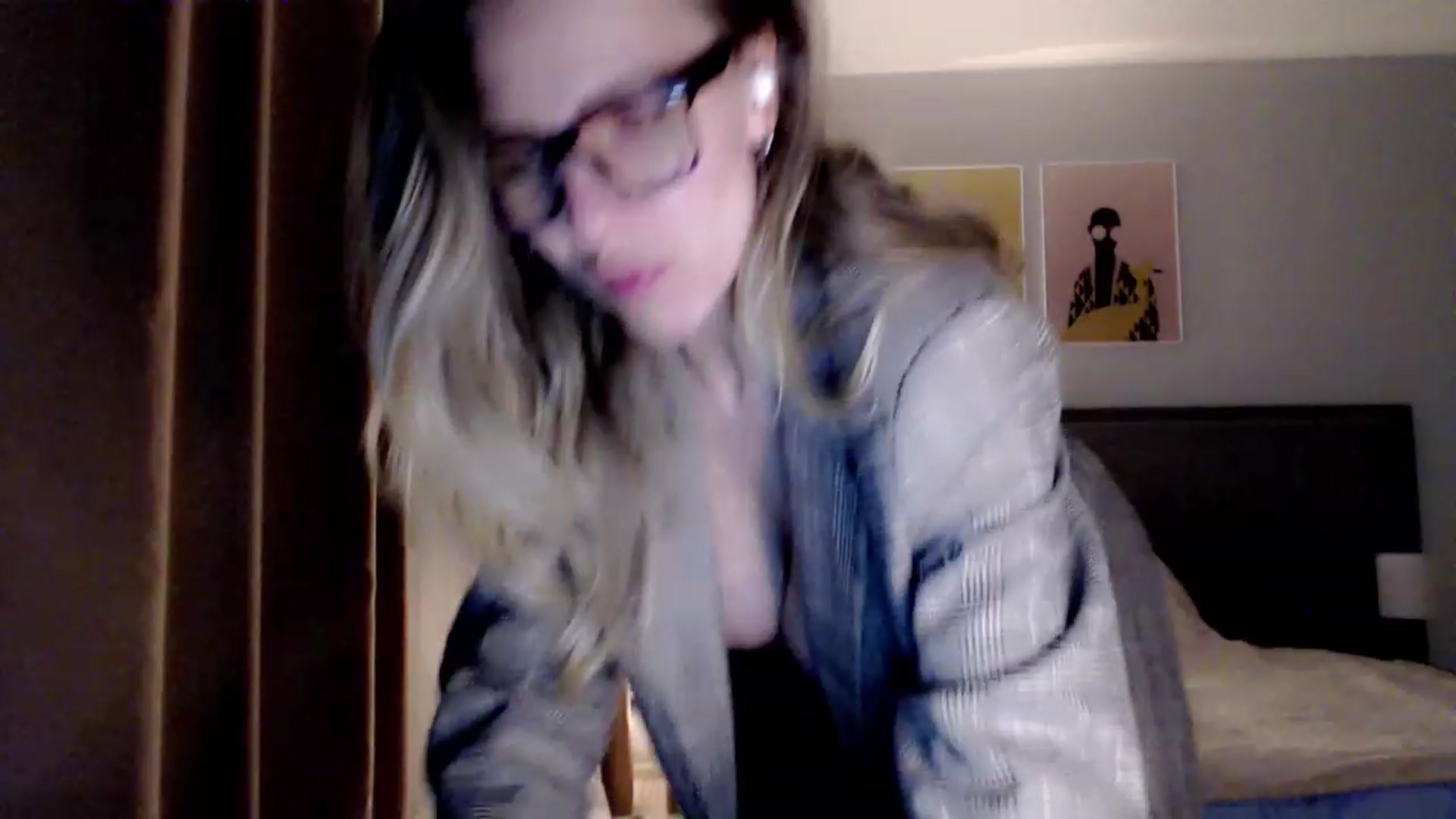 Gallery image thumbnail from VivicaCoke's myfreecams stream on, 04/03/2023, 19:43 image 14 of 20