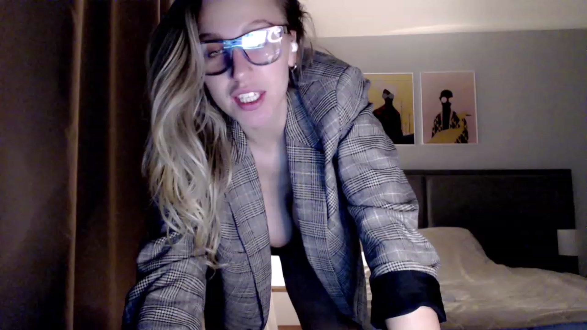 Gallery image thumbnail from VivicaCoke's myfreecams stream on, 04/03/2023, 19:43 image 9 of 20