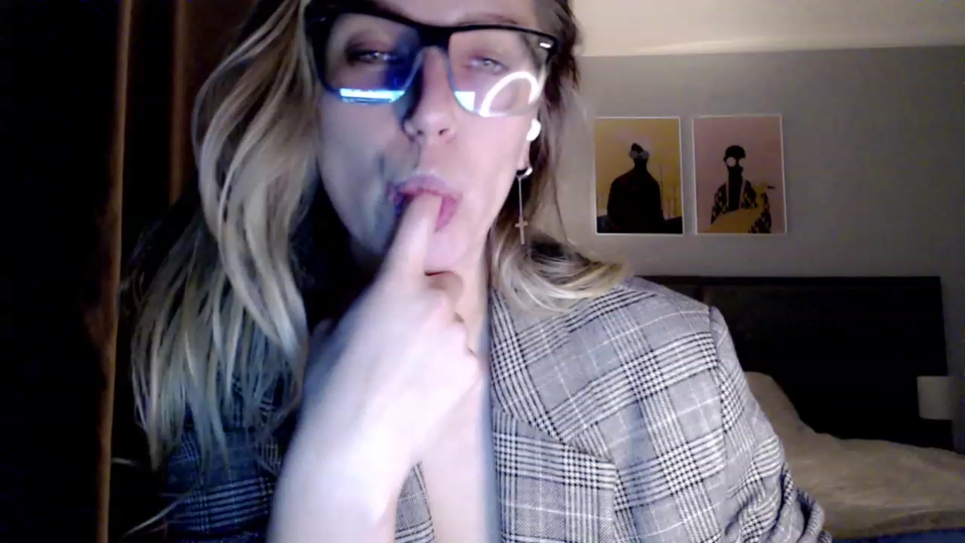 Gallery image thumbnail from VivicaCoke's myfreecams stream on, 04/03/2023, 19:43 image 3 of 20