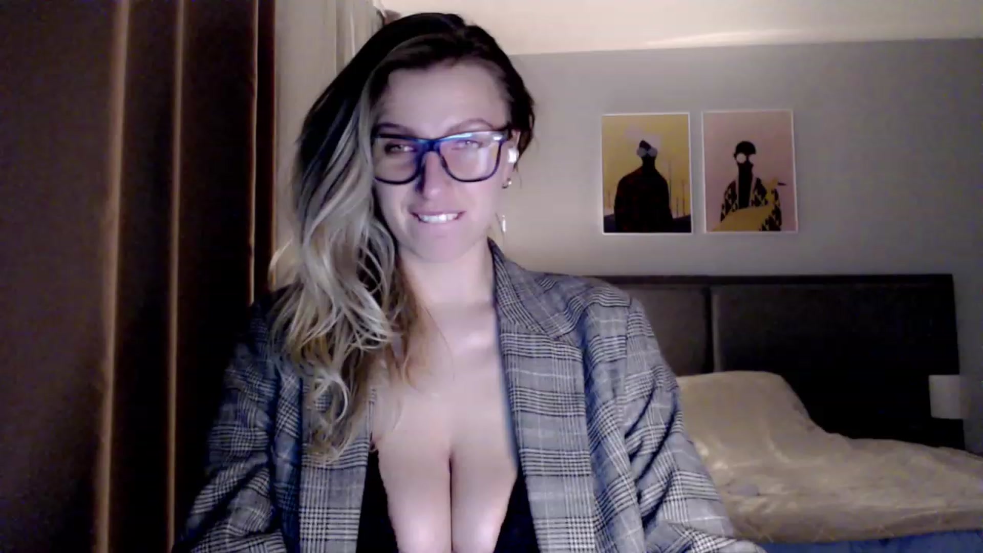 Gallery image thumbnail from VivicaCoke's myfreecams stream on, 04/03/2023, 19:43 image 16 of 20