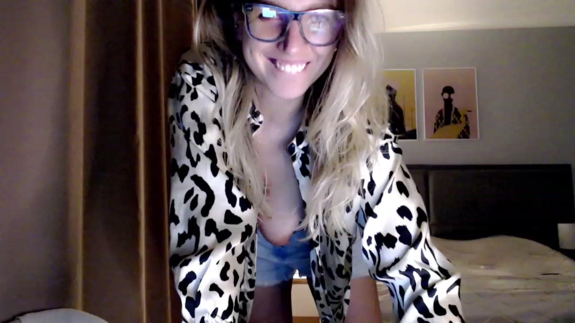 Gallery image thumbnail from VivicaCoke's myfreecams stream on, 04/07/2023, 20:10 image 11 of 20