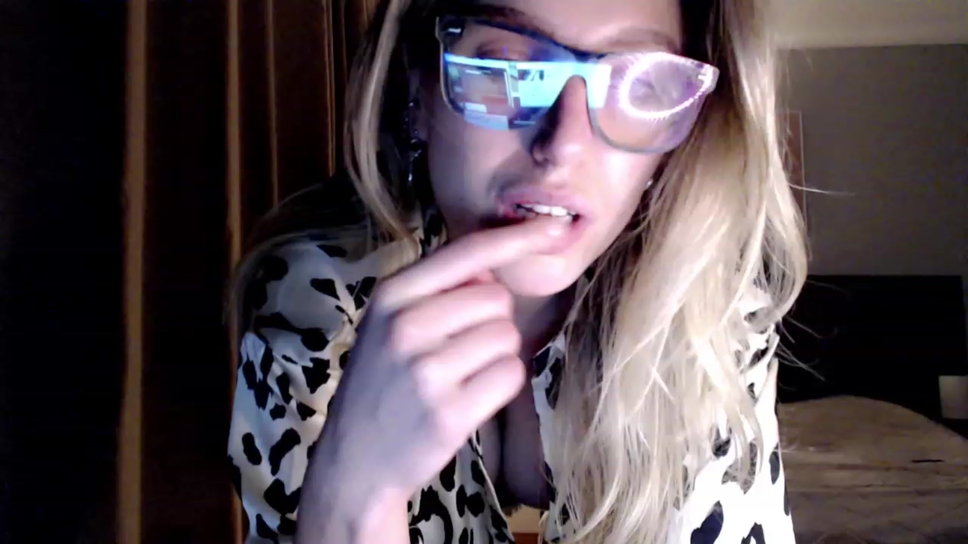 Gallery image thumbnail from VivicaCoke's myfreecams stream on, 04/07/2023, 20:10 image 10 of 20
