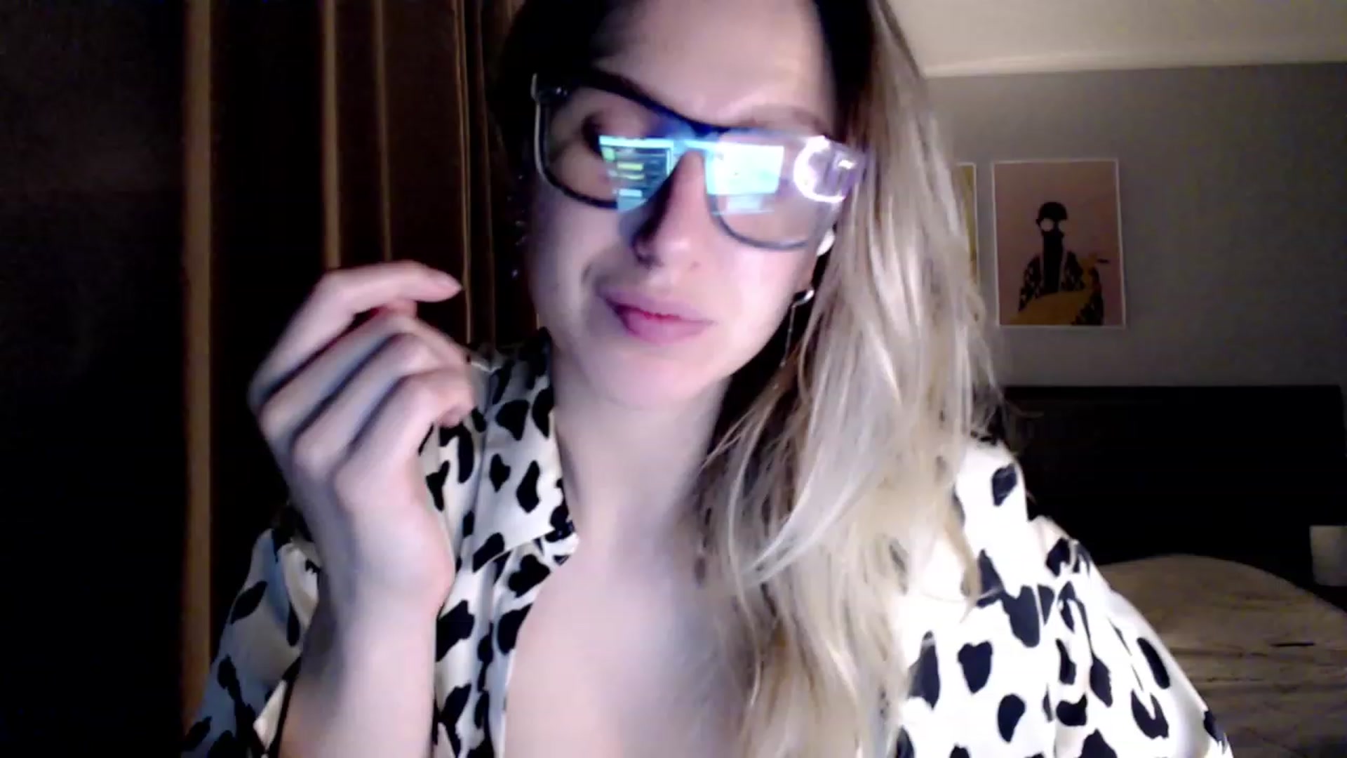 Gallery image thumbnail from VivicaCoke's myfreecams stream on, 04/07/2023, 20:10 image 15 of 20