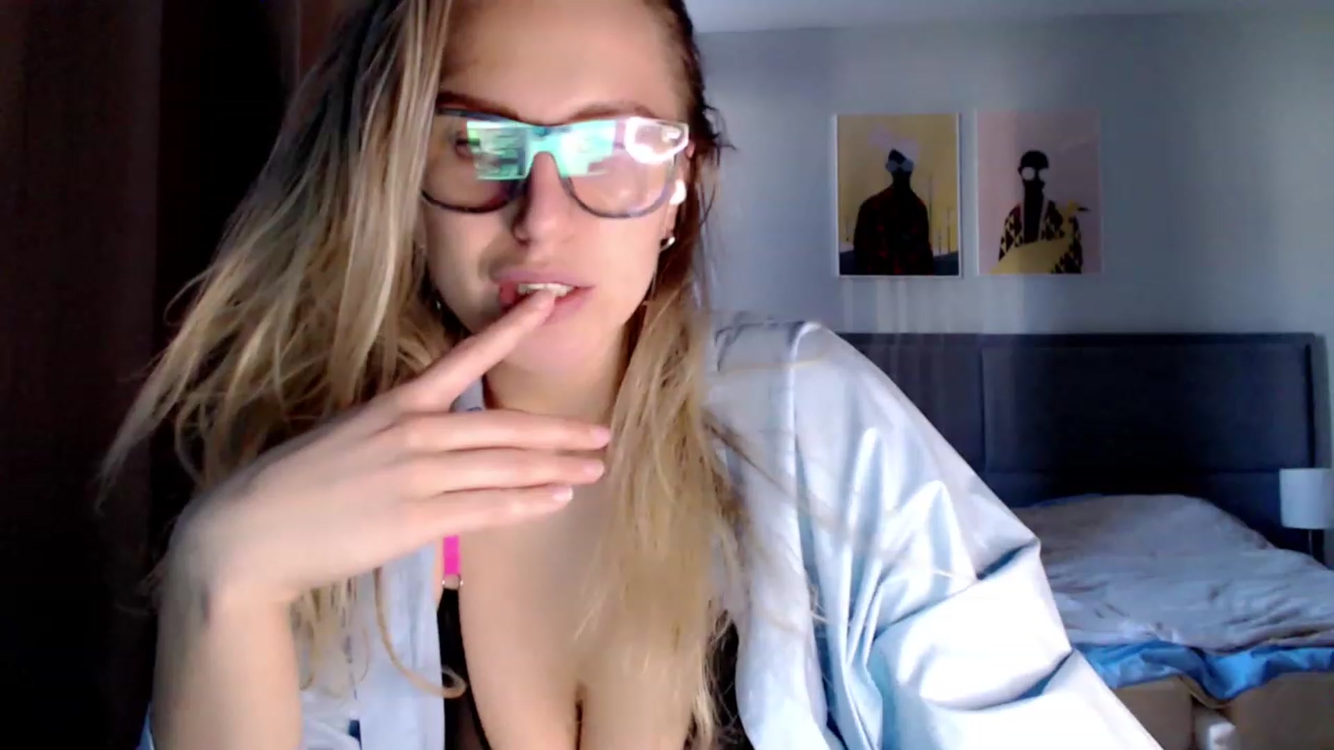 Gallery image thumbnail from VivicaCoke's myfreecams stream on, 04/08/2023, 09:36 image 5 of 20