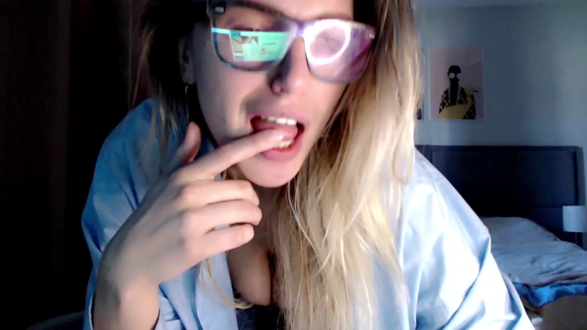 Gallery image thumbnail from VivicaCoke's myfreecams stream on, 04/08/2023, 09:36 image 11 of 20