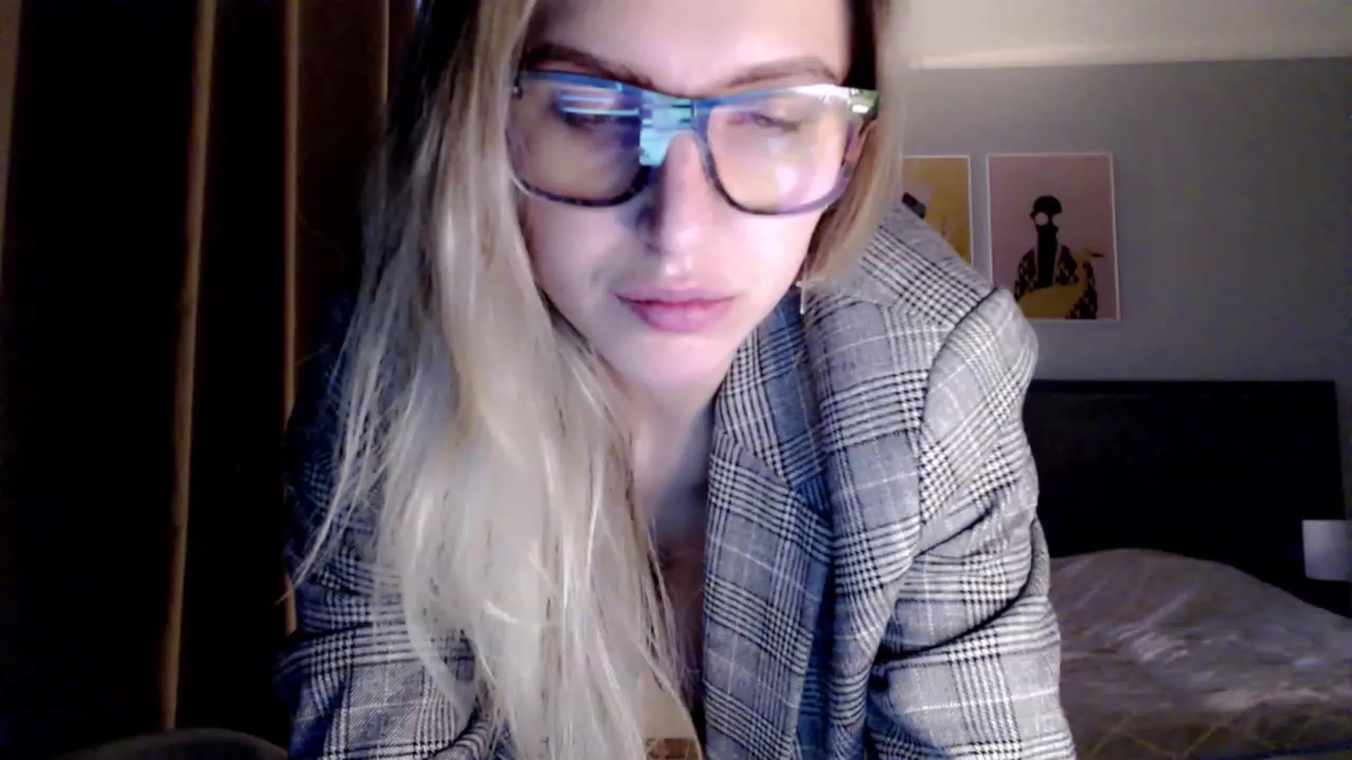 Gallery image thumbnail from VivicaCoke's myfreecams stream on, 04/09/2023, 18:24 image 3 of 20