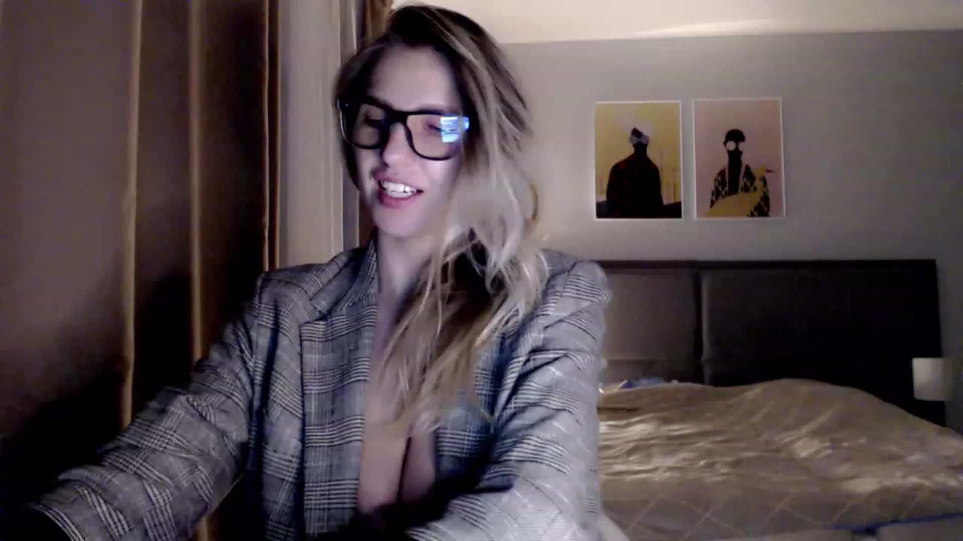 Gallery image thumbnail from VivicaCoke's myfreecams stream on, 04/09/2023, 18:24 image 11 of 20