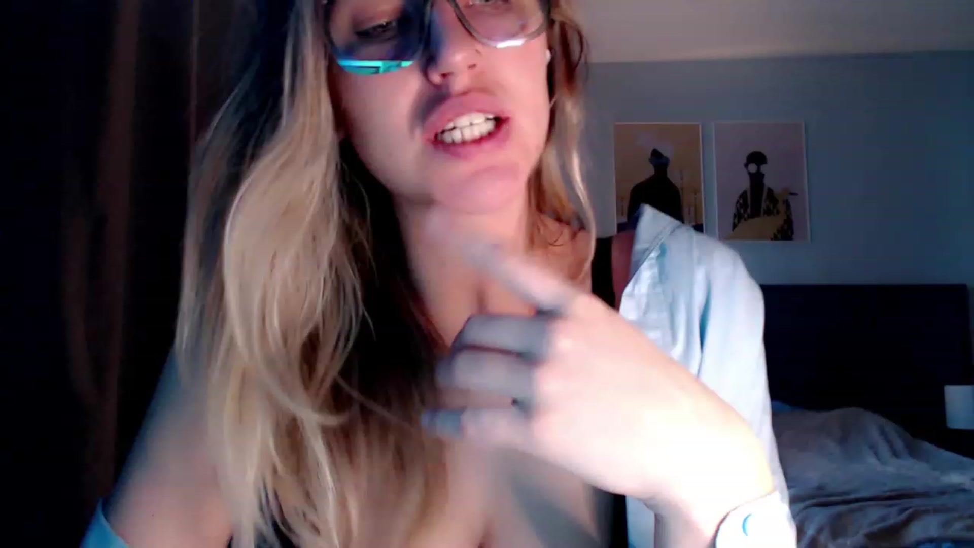 Gallery image thumbnail from VivicaCoke's myfreecams stream on, 05/01/2023, 09:49 image 9 of 20