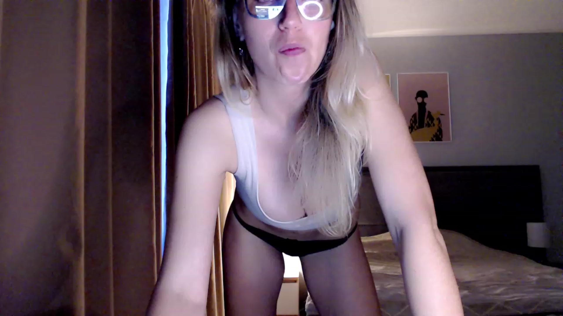 Gallery image thumbnail from VivicaCoke's myfreecams stream on, 05/21/2023, 19:01 image 18 of 20