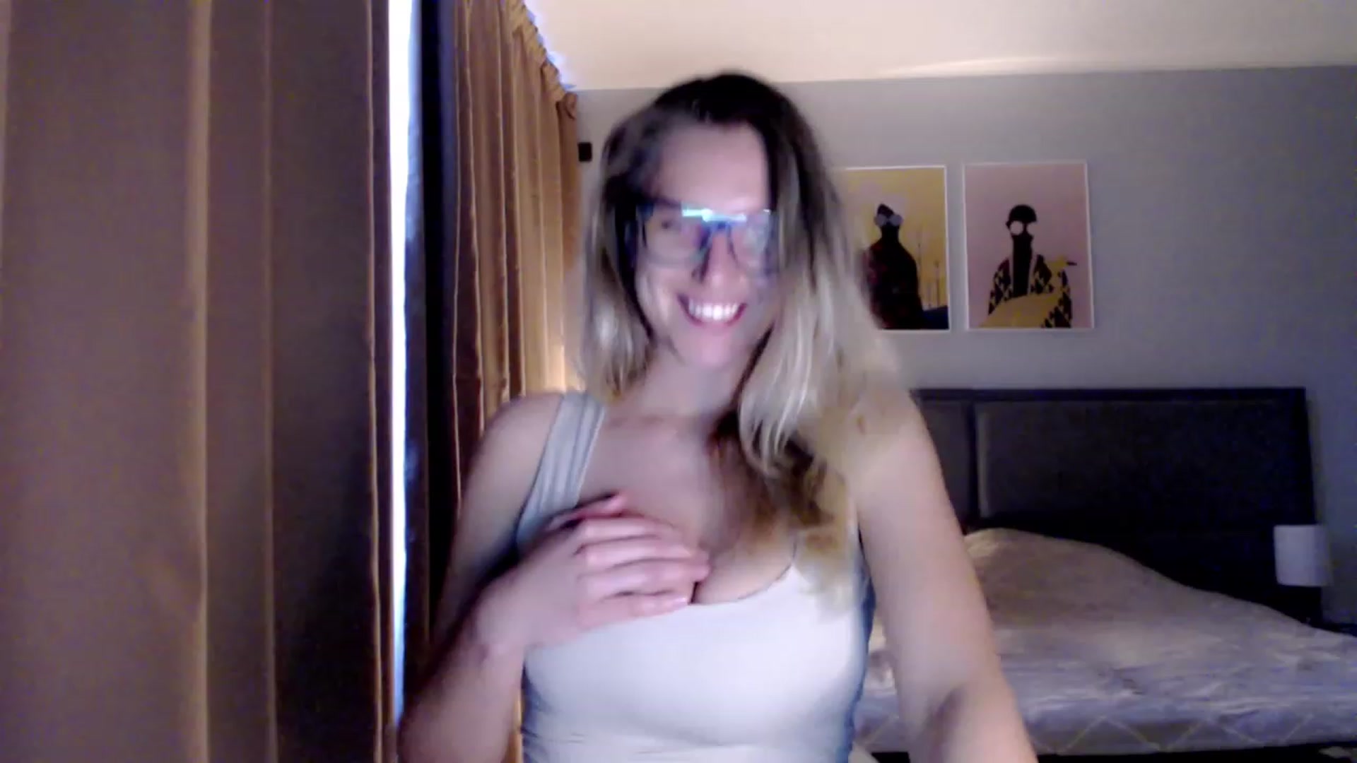Gallery image thumbnail from VivicaCoke's myfreecams stream on, 05/21/2023, 19:01 image 7 of 20