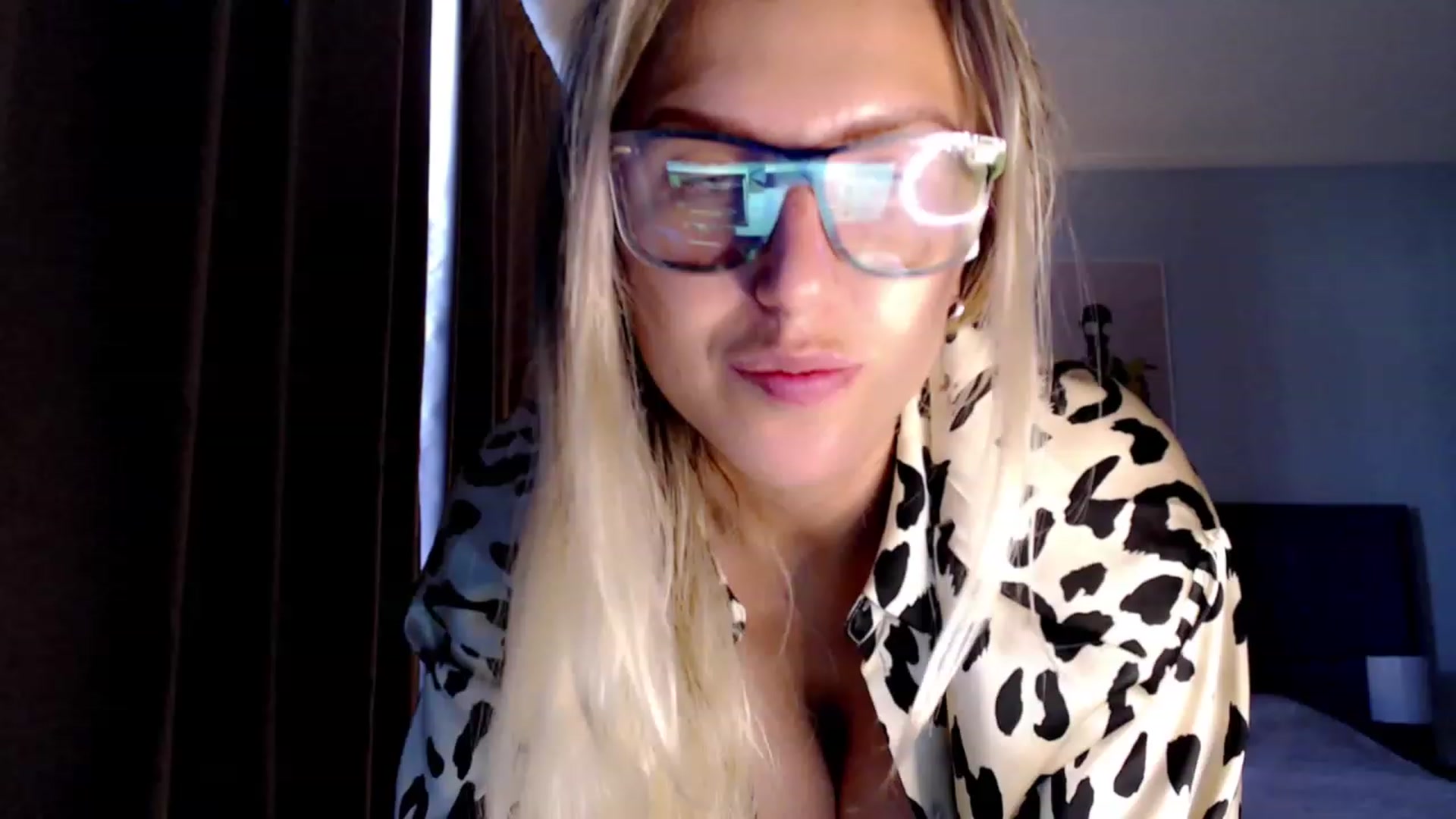 Gallery image thumbnail from VivicaCoke's myfreecams stream on, 06/12/2023, 10:31 image 1 of 20