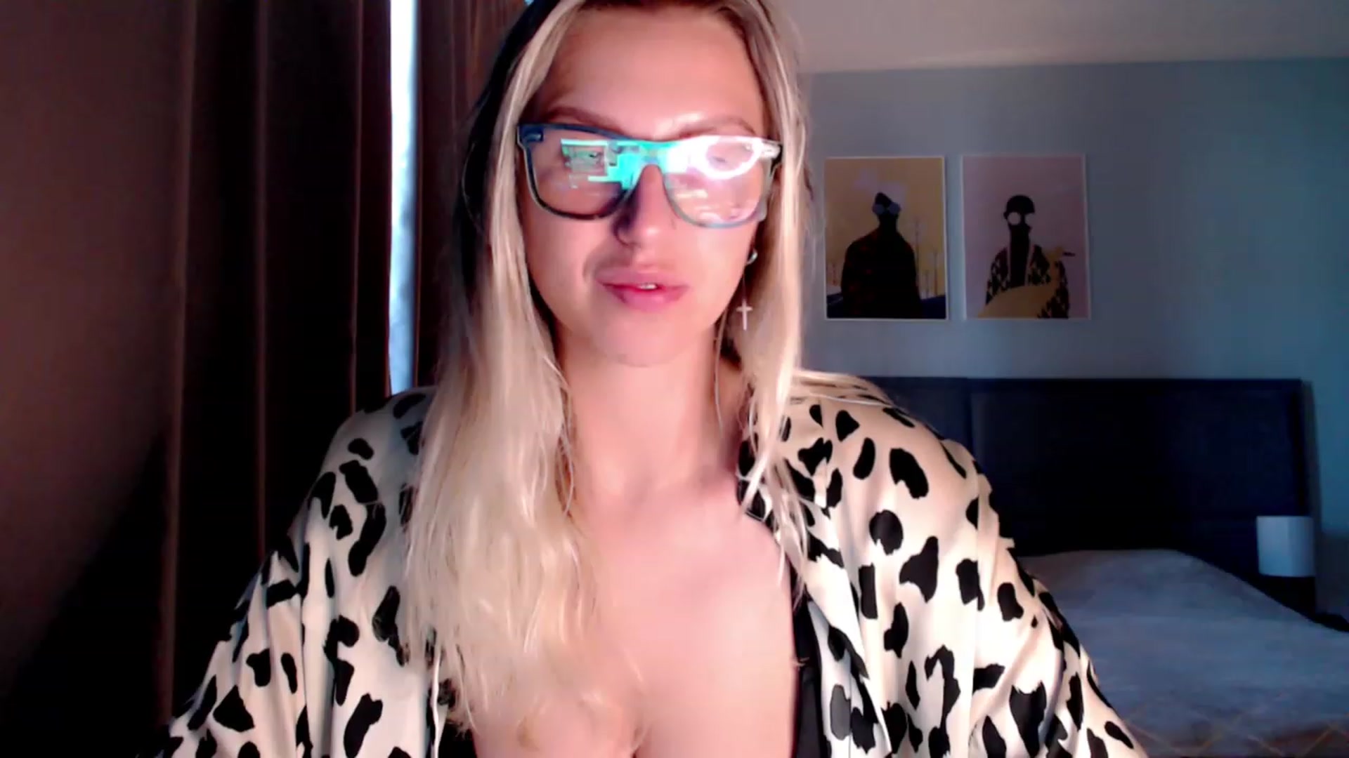 Gallery image thumbnail from VivicaCoke's myfreecams stream on, 06/12/2023, 10:31 image 16 of 20