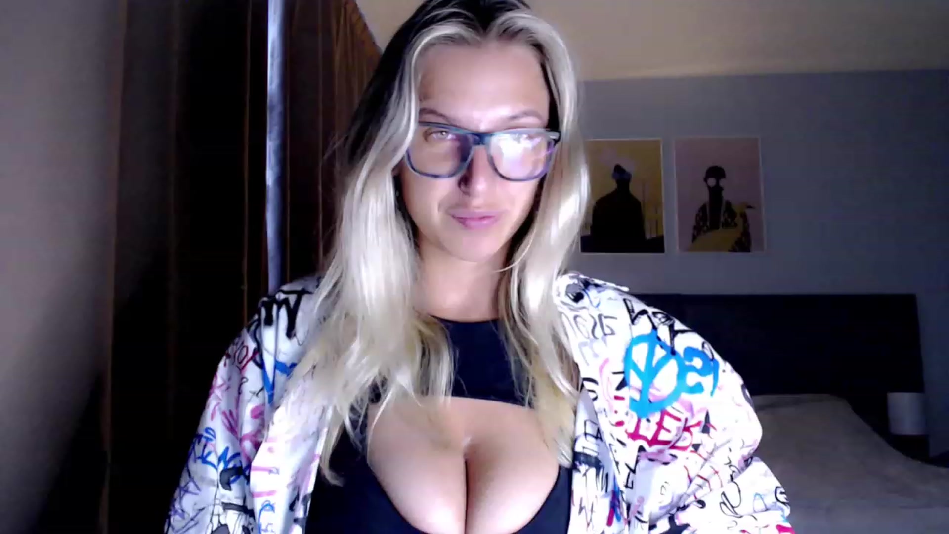 Gallery image thumbnail from VivicaCoke's myfreecams stream on, 07/09/2023, 20:00 image 4 of 20