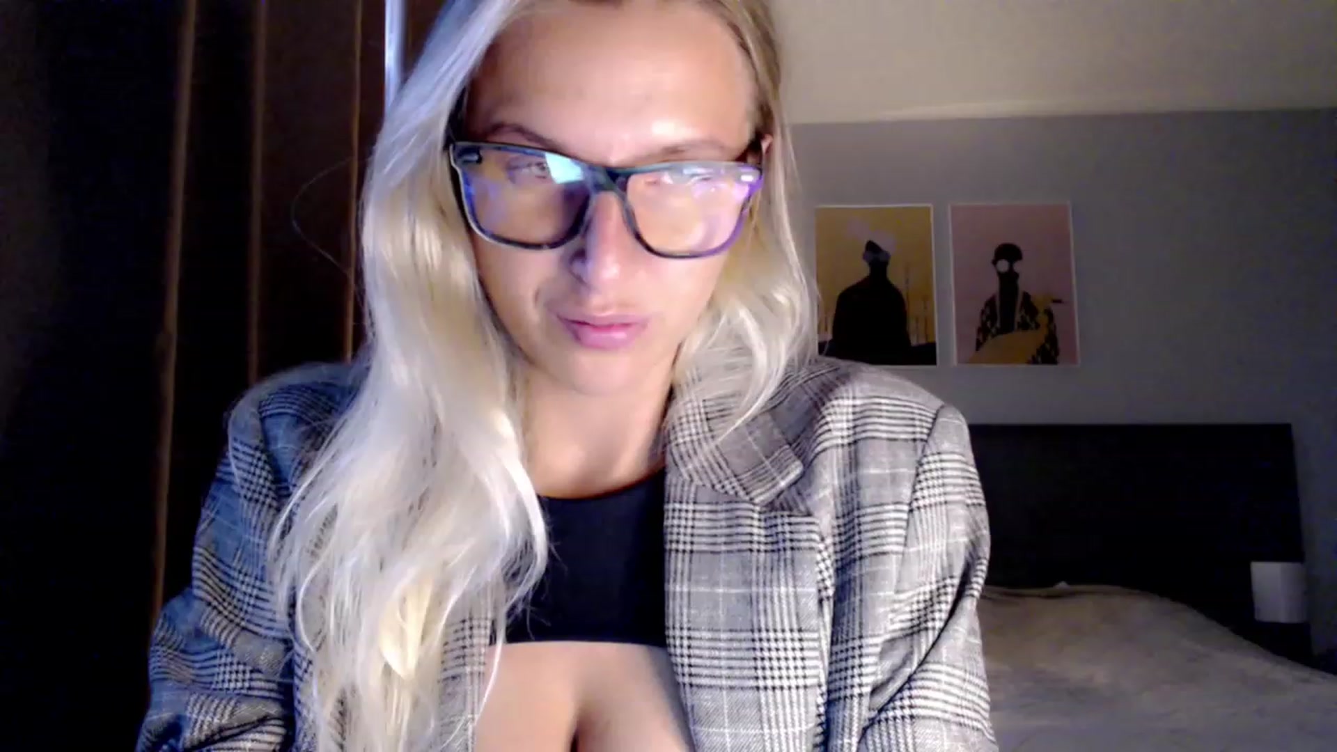 Gallery image thumbnail from VivicaCoke's myfreecams stream on, 07/10/2023, 19:11 image 14 of 20