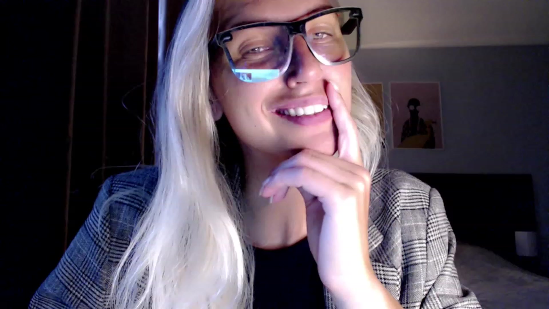 Gallery image thumbnail from VivicaCoke's myfreecams stream on, 07/10/2023, 19:11 image 16 of 20