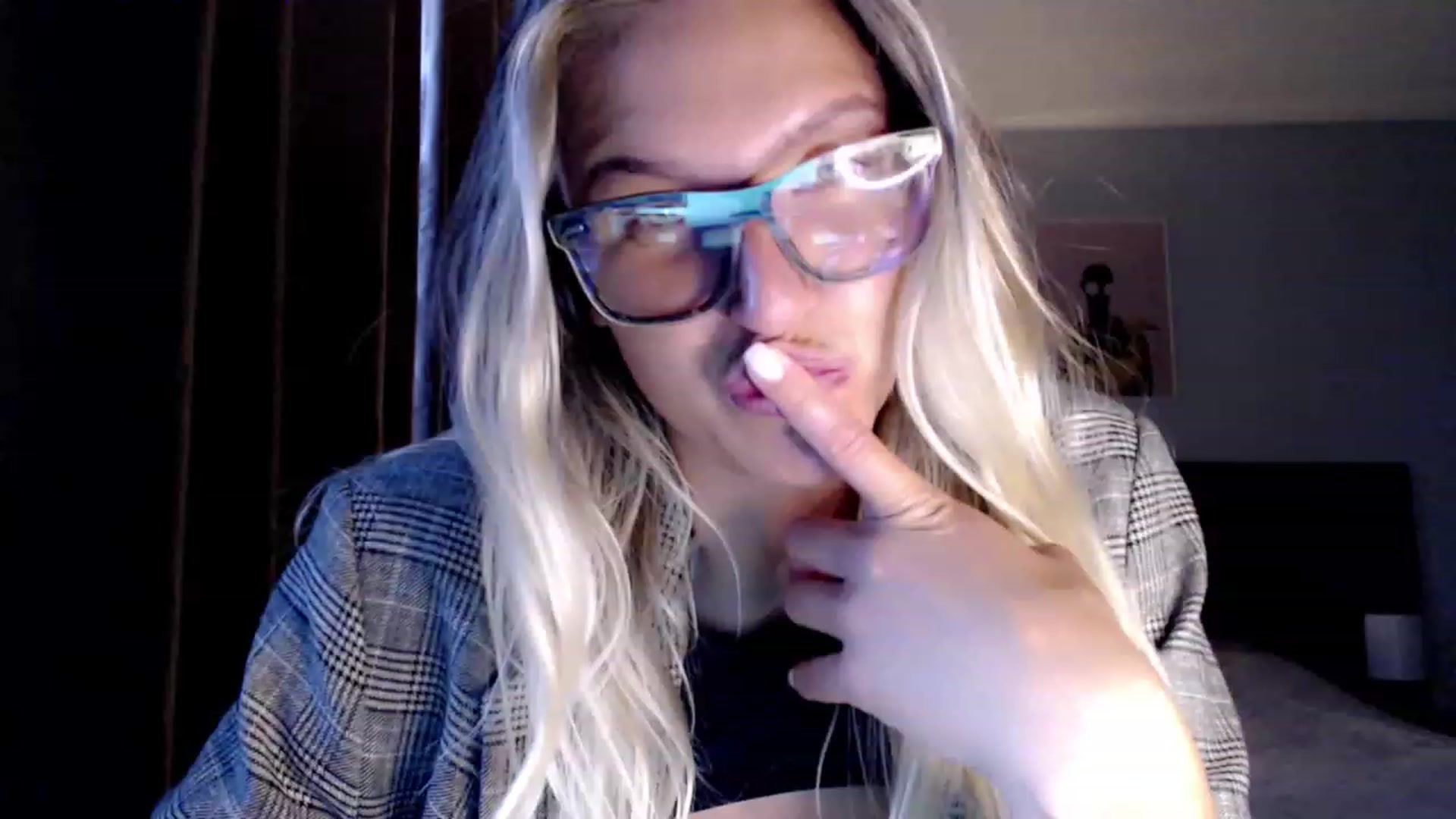 Gallery image thumbnail from VivicaCoke's myfreecams stream on, 07/10/2023, 19:11 image 8 of 20