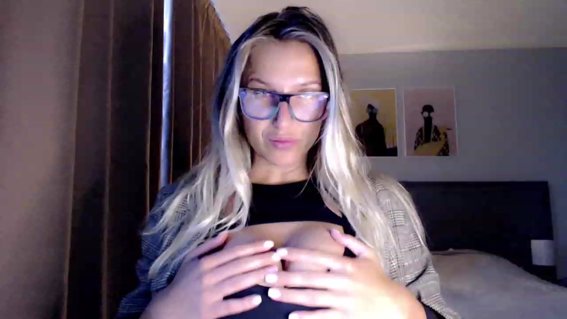 Gallery image thumbnail from VivicaCoke's myfreecams stream on, 07/10/2023, 19:11 image 5 of 20