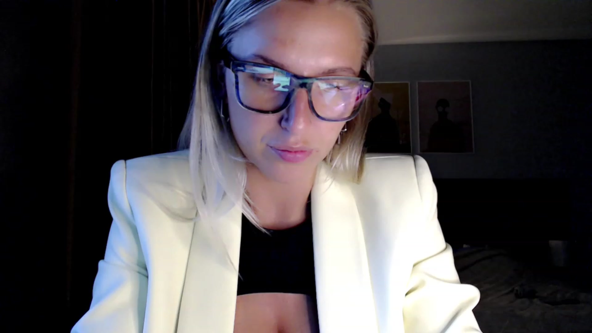 Gallery image thumbnail from VivicaCoke's myfreecams stream on, 07/12/2023, 18:29 image 16 of 20