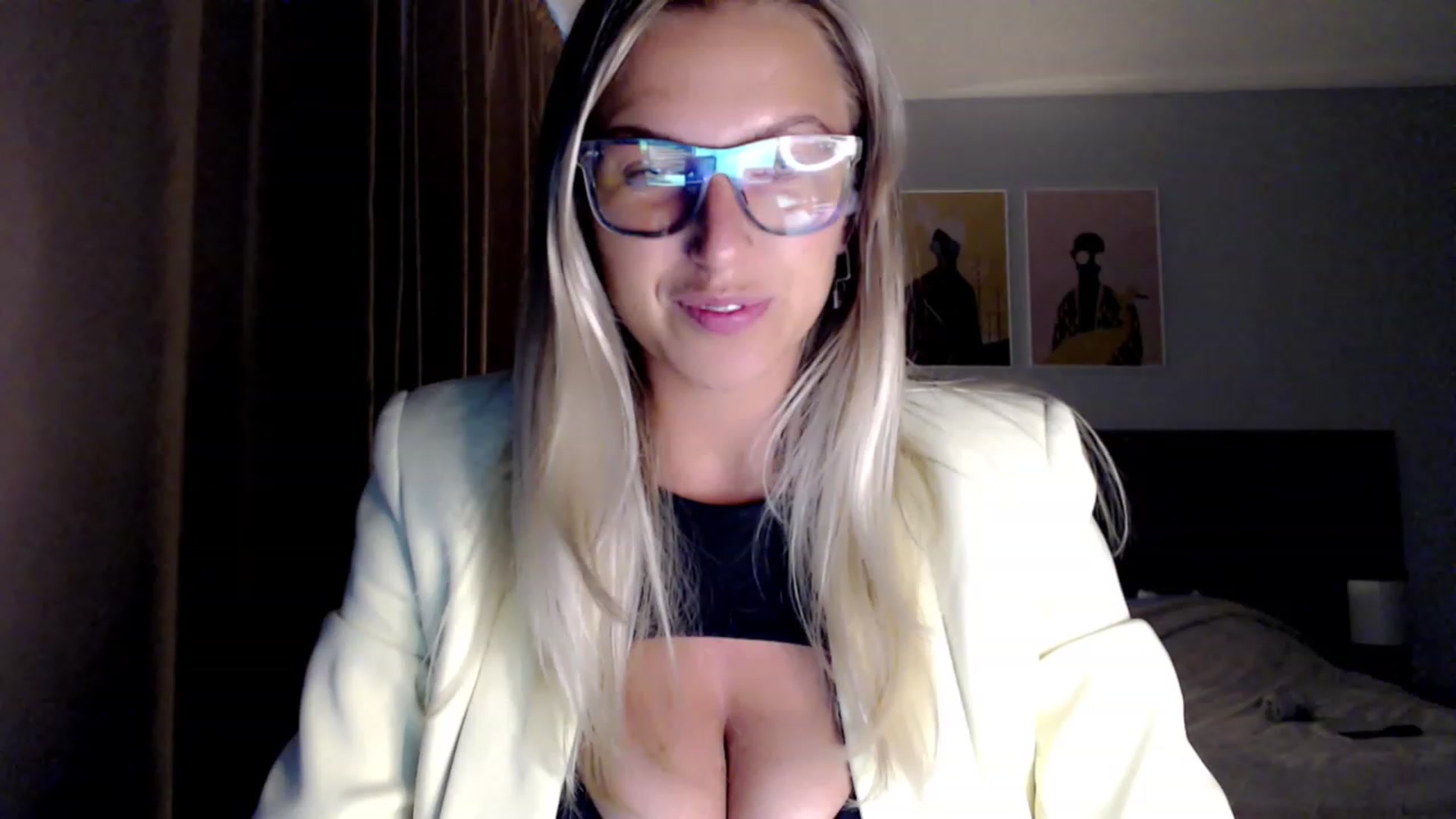 Gallery image thumbnail from VivicaCoke's myfreecams stream on, 07/12/2023, 18:29 image 2 of 20